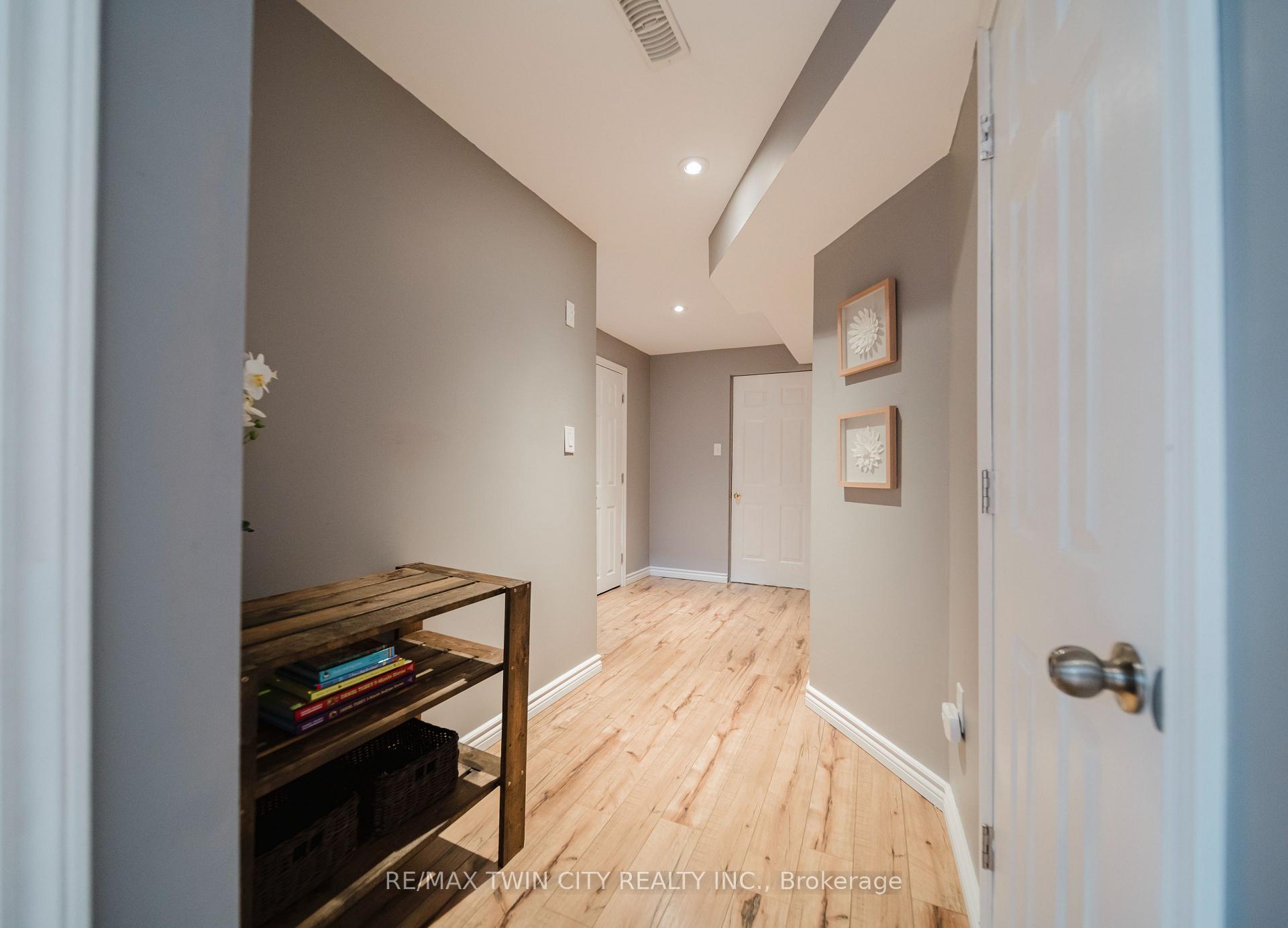 Photo 32 of 81 Pond View Drive, Wellesley — HOMEH