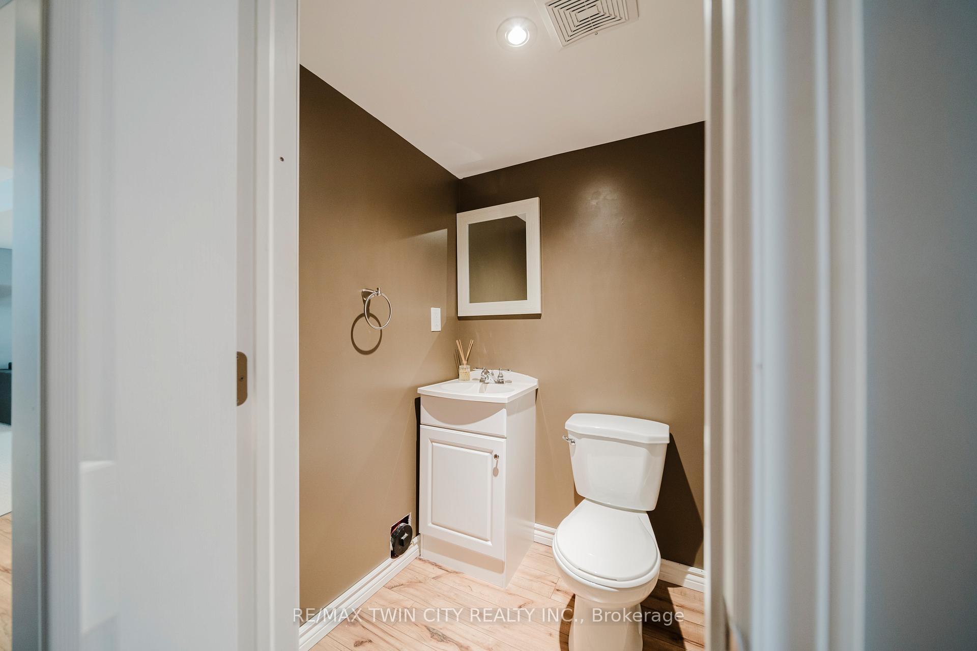 Photo 33 of 81 Pond View Drive, Wellesley — HOMEH