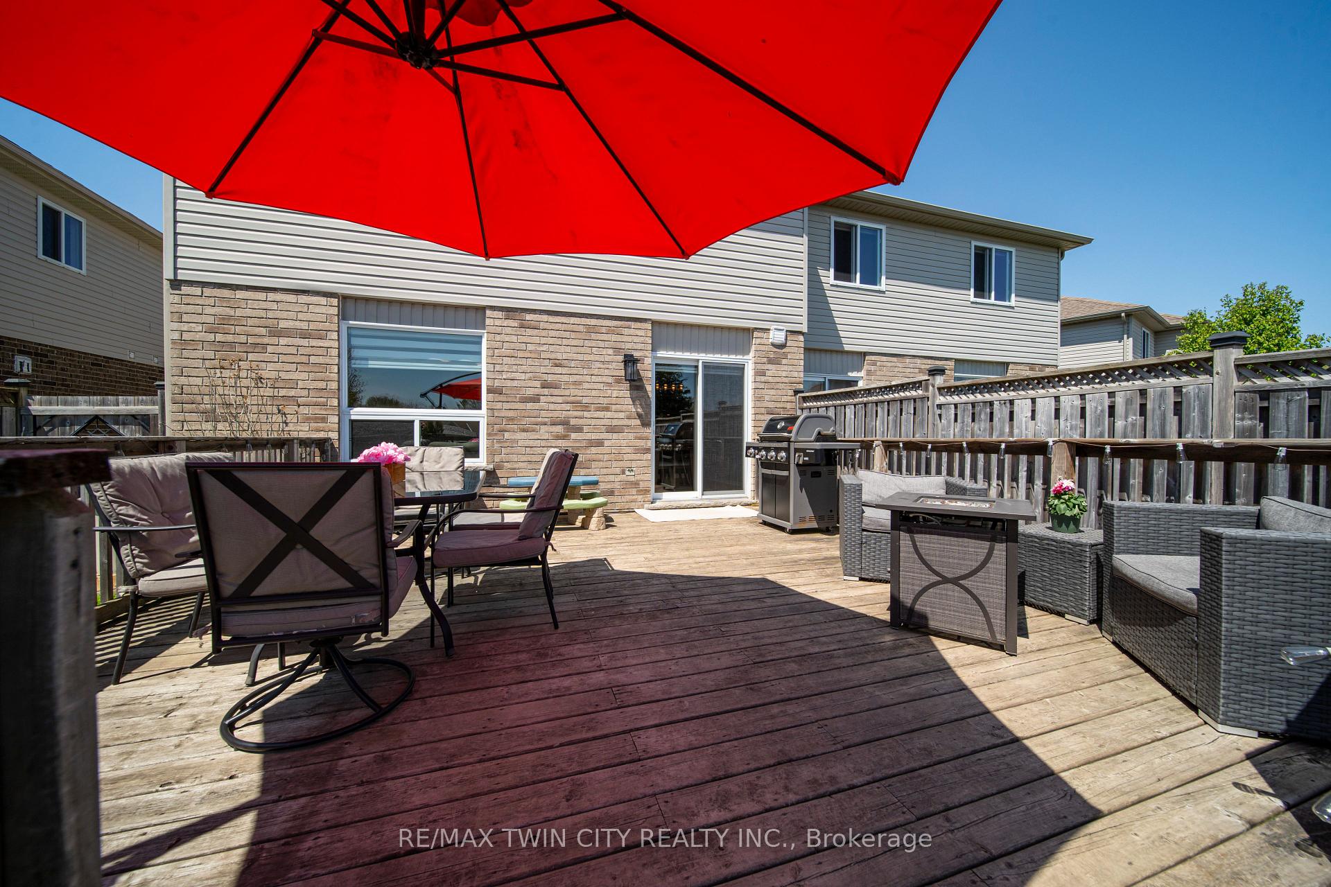 Photo 35 of 81 Pond View Drive, Wellesley — HOMEH