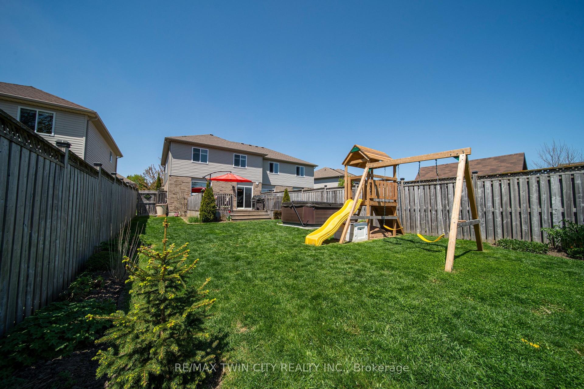 Photo 40 of 81 Pond View Drive, Wellesley — HOMEH