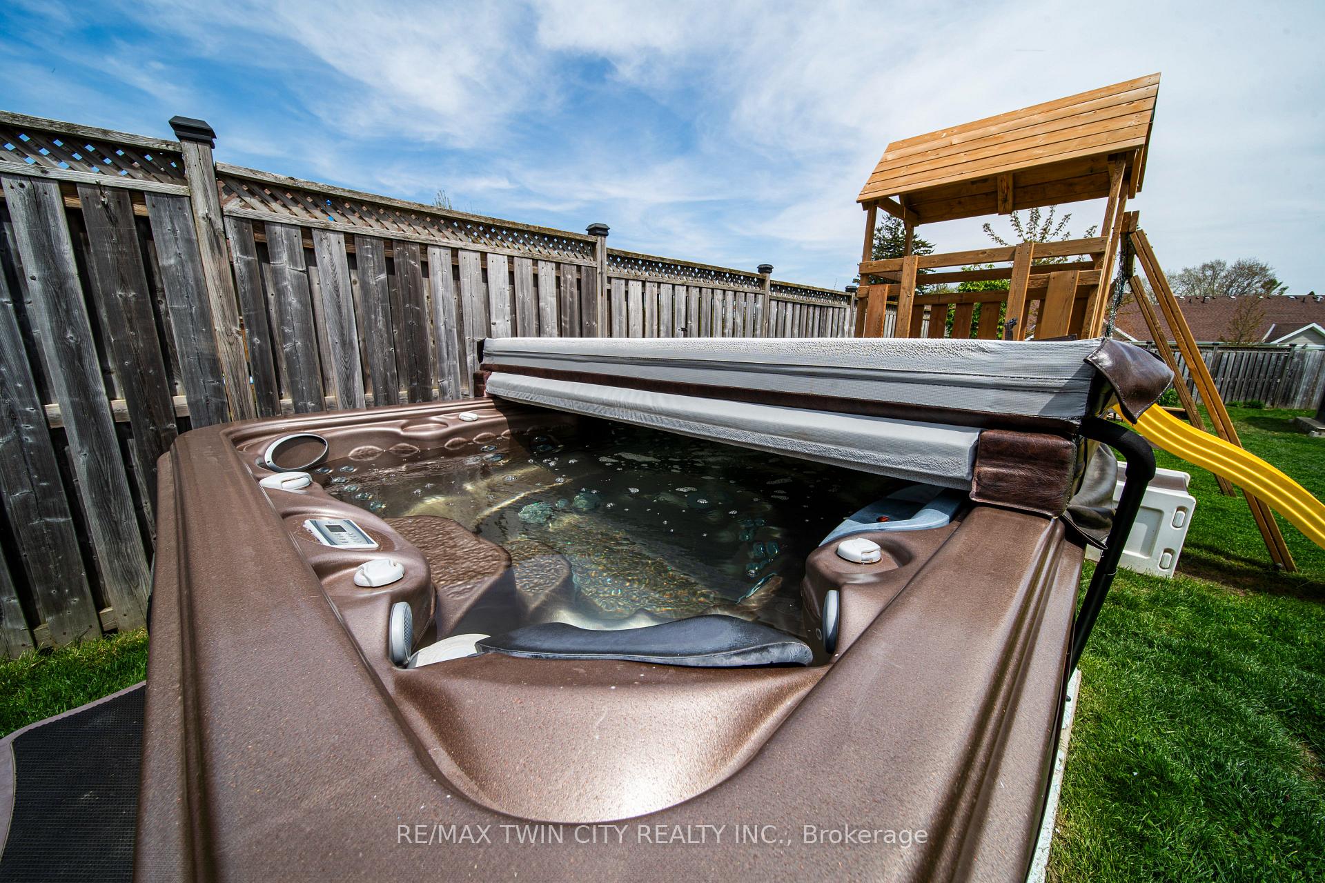Photo 41 of 81 Pond View Drive, Wellesley — HOMEH