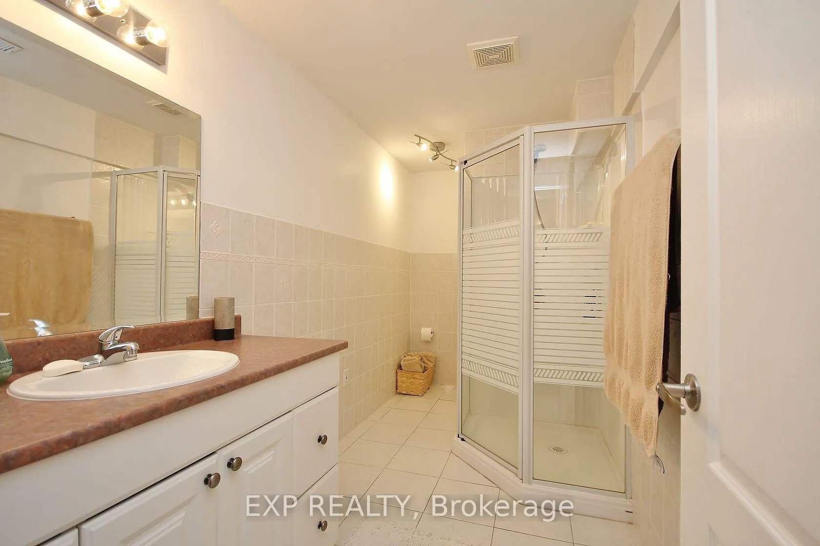 Photo 15 of Unit B, 19 Summerwind Crescent, Ottawa, Barrhaven East — HOMEH