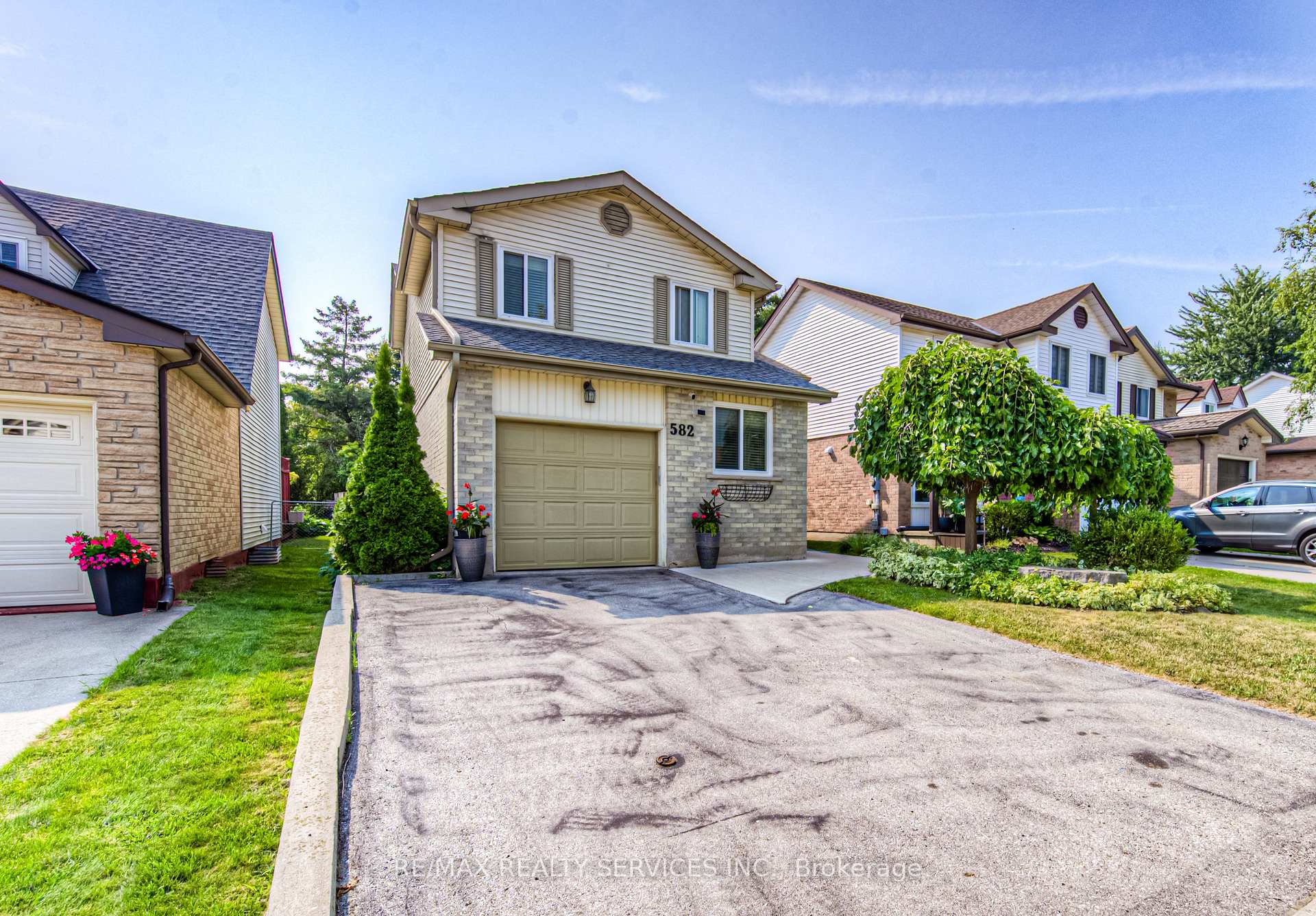 Photo 2 of 582 Drummerhill Crescent NE, Waterloo — HOMEH