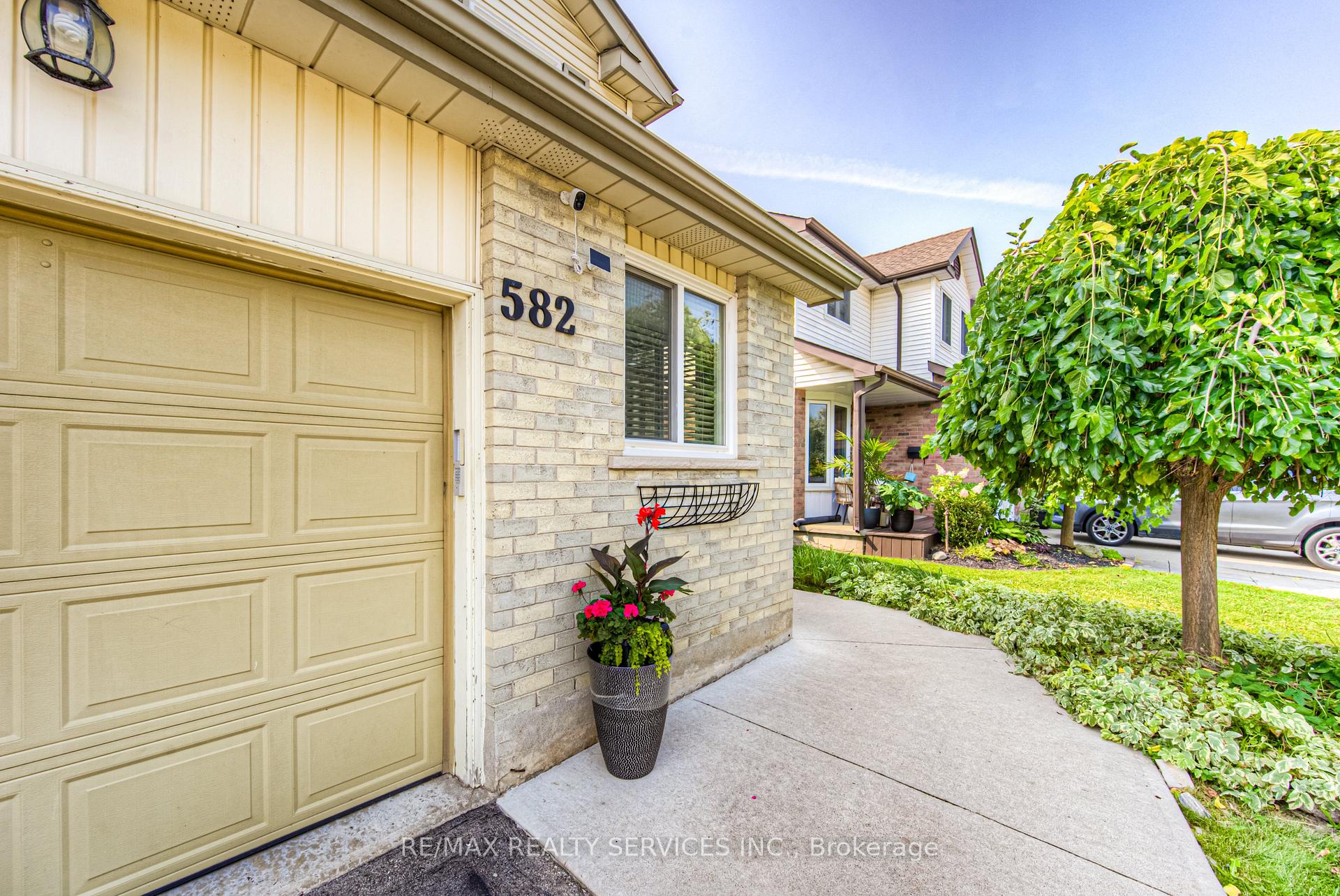 Photo 4 of 582 Drummerhill Crescent NE, Waterloo — HOMEH