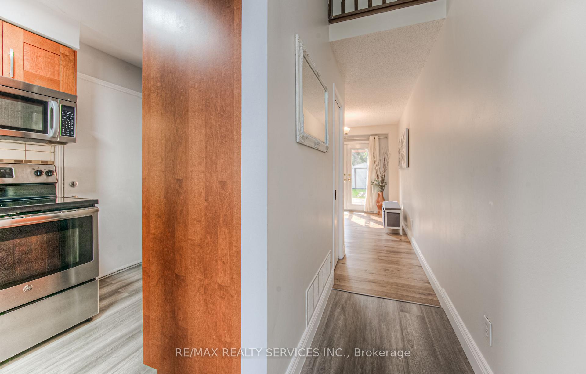 Photo 5 of 582 Drummerhill Crescent NE, Waterloo — HOMEH
