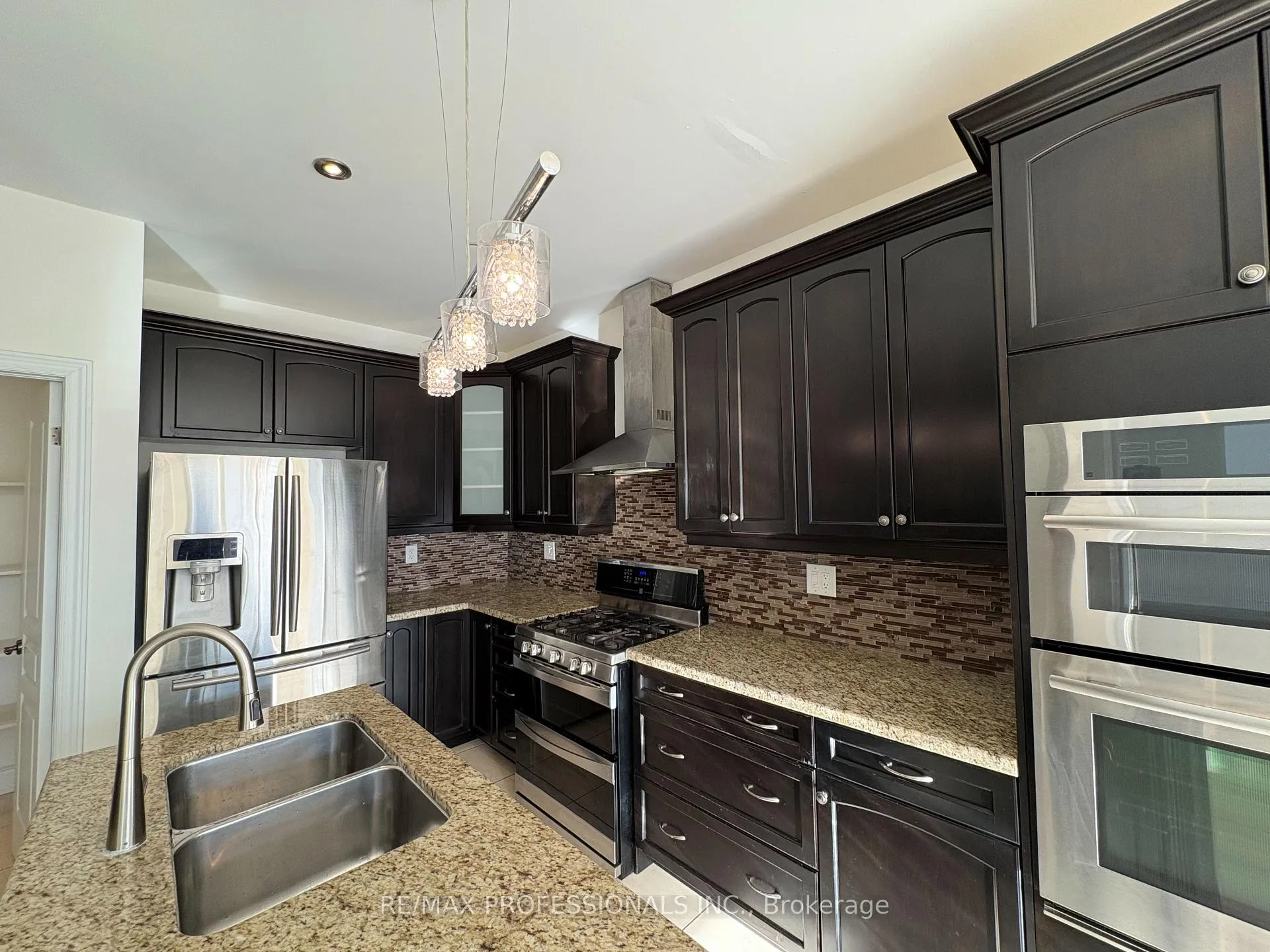 Photo 2 of 73 Barletta Drive, Vaughan, Patterson — HOMEH