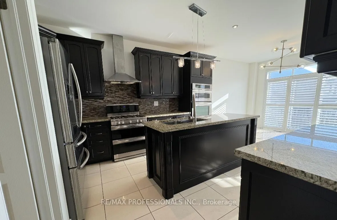 Photo 3 of 73 Barletta Drive, Vaughan, Patterson — HOMEH