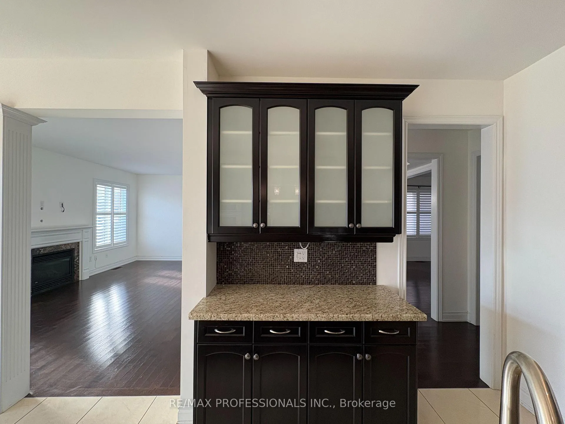Photo 5 of 73 Barletta Drive, Vaughan, Patterson — HOMEH
