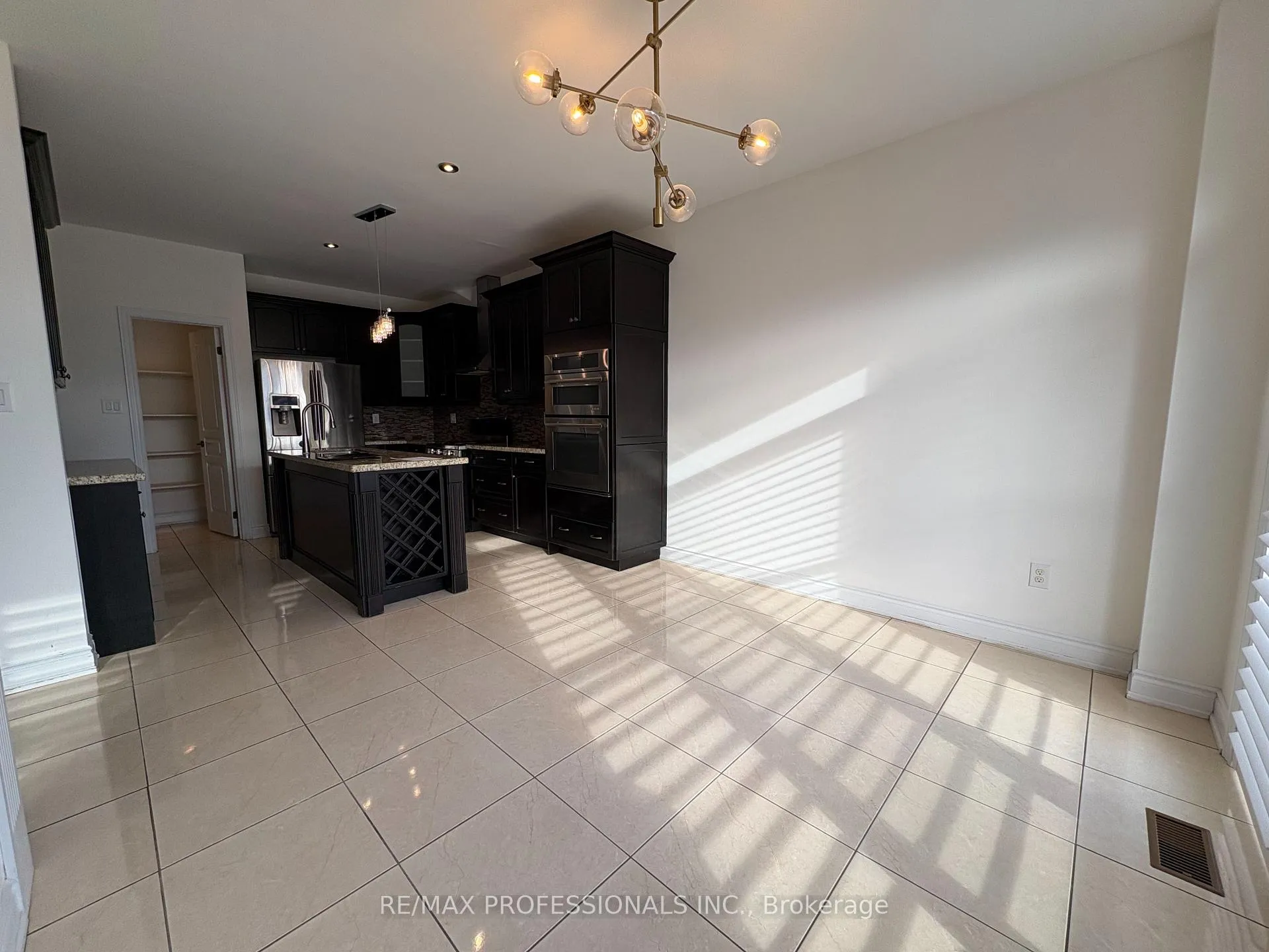 Photo 6 of 73 Barletta Drive, Vaughan, Patterson — HOMEH