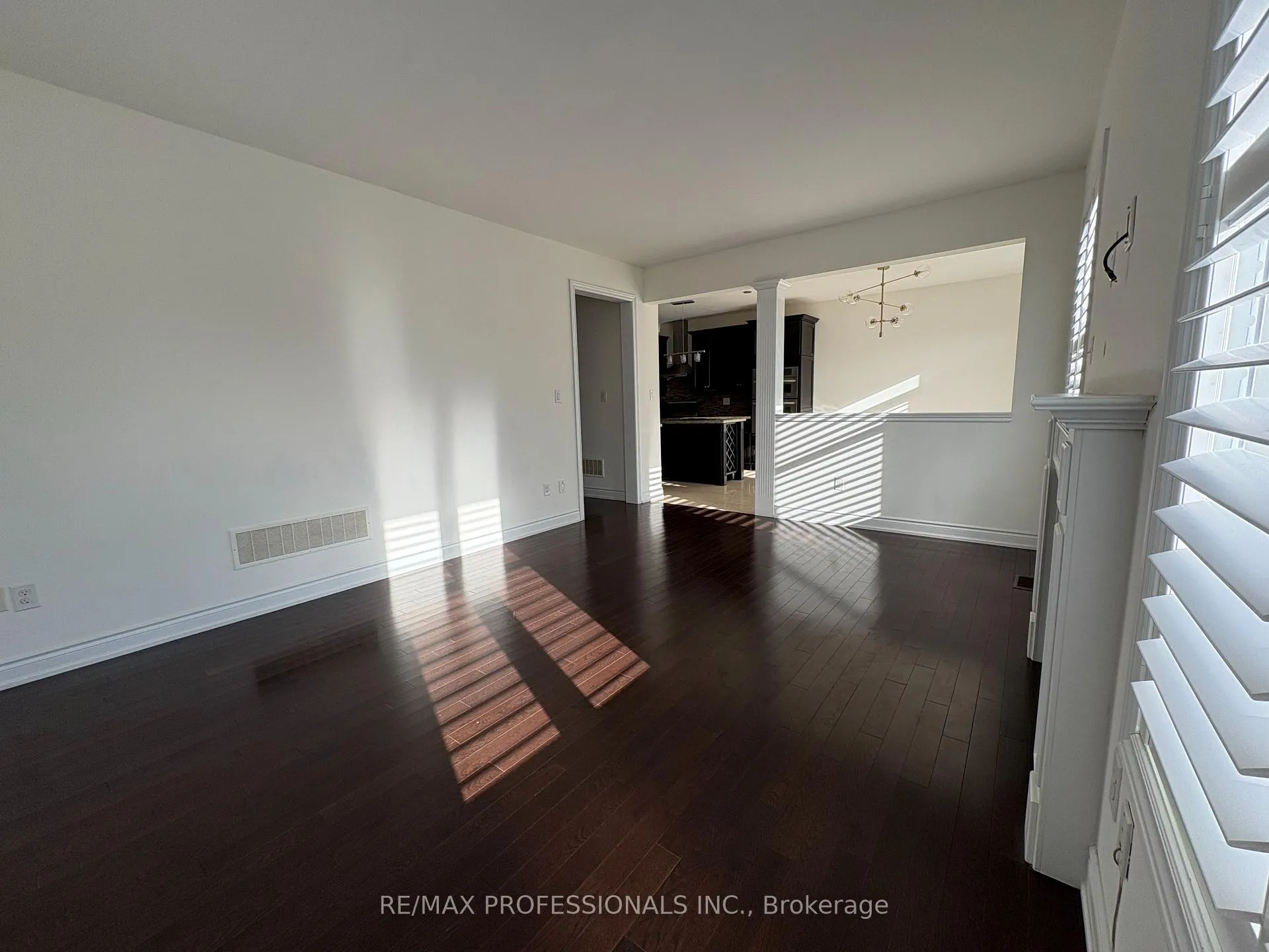 Photo 8 of 73 Barletta Drive, Vaughan, Patterson — HOMEH