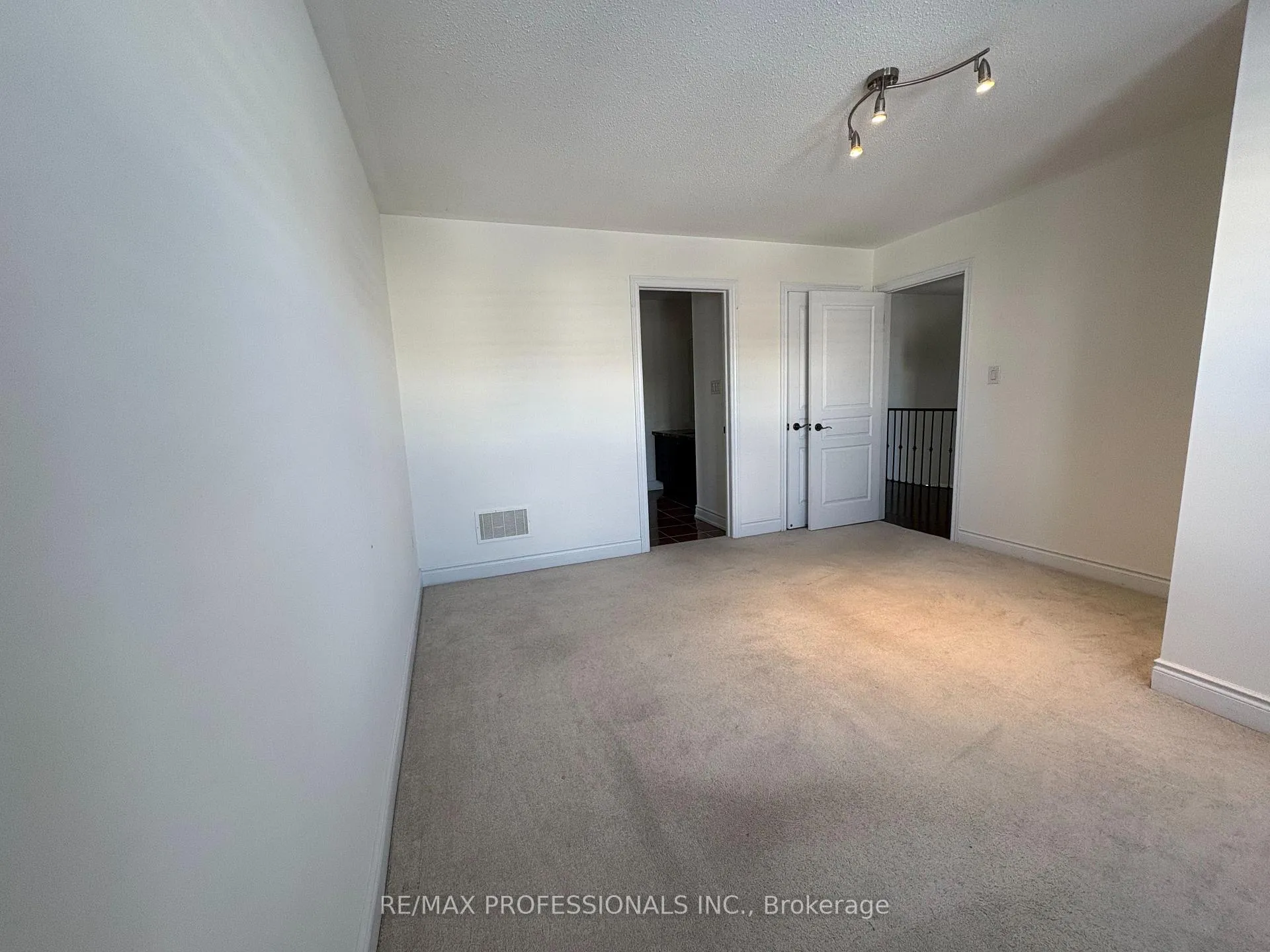 Photo 22 of 73 Barletta Drive, Vaughan, Patterson — HOMEH