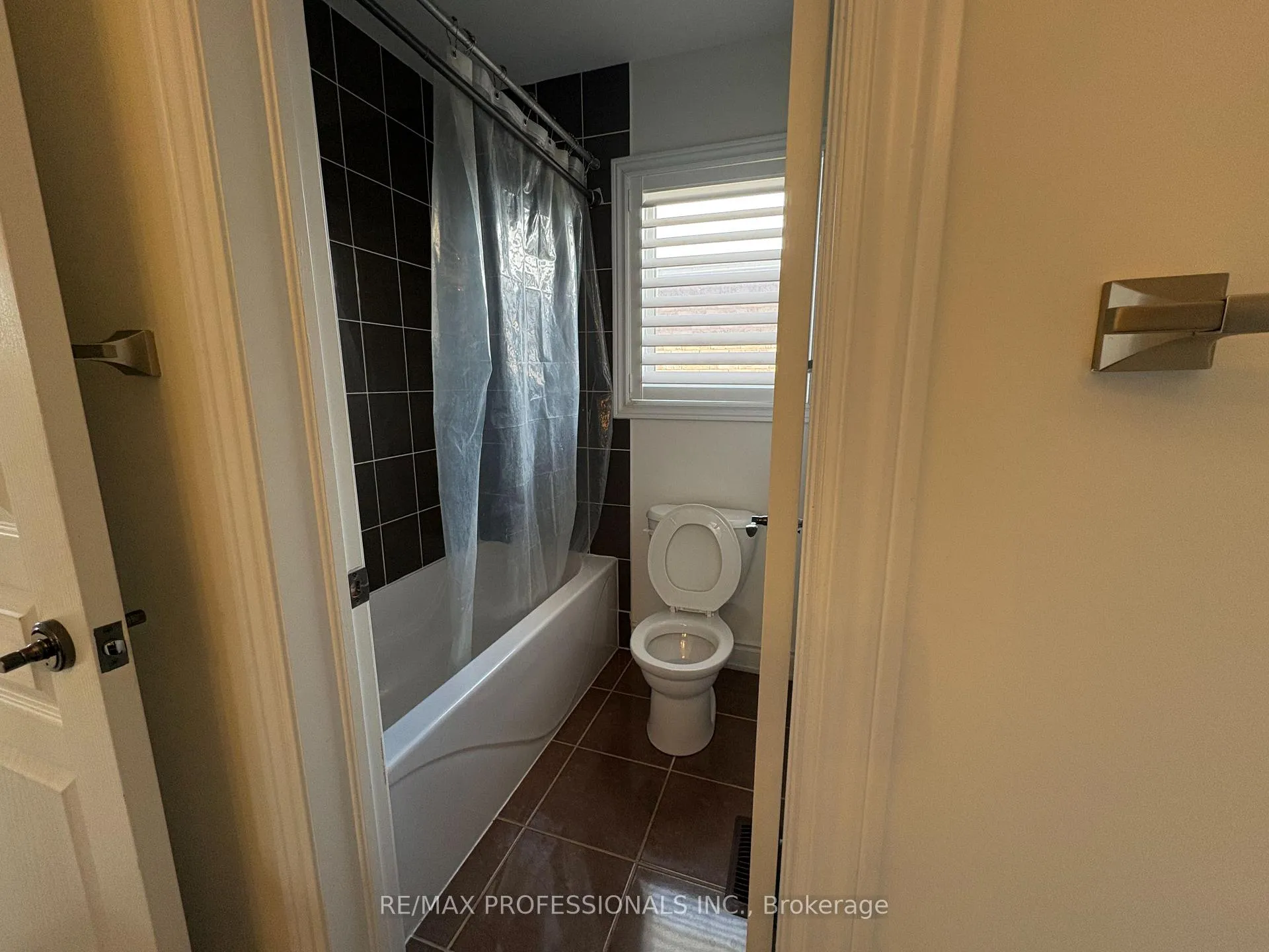 Photo 24 of 73 Barletta Drive, Vaughan, Patterson — HOMEH