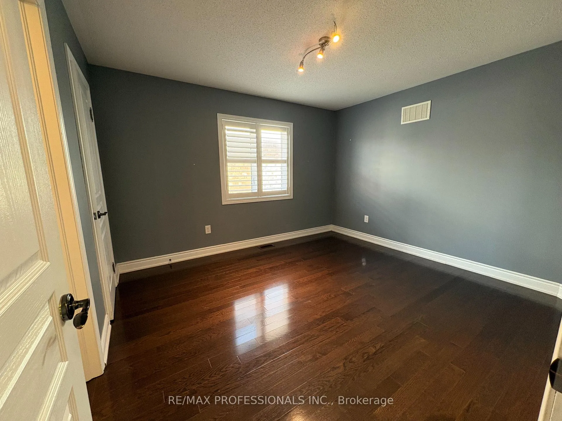 Photo 25 of 73 Barletta Drive, Vaughan, Patterson — HOMEH