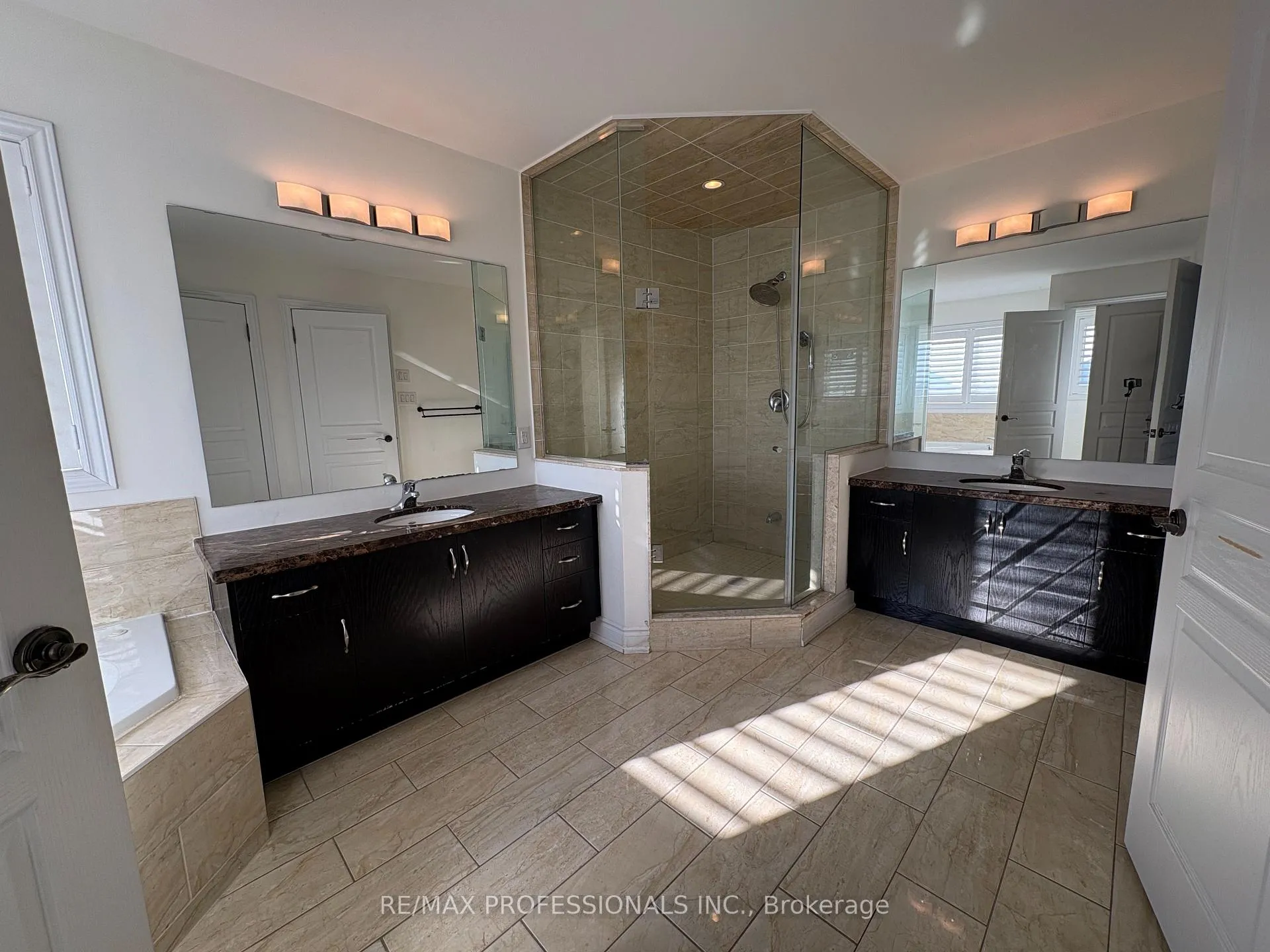 Photo 37 of 73 Barletta Drive, Vaughan, Patterson — HOMEH