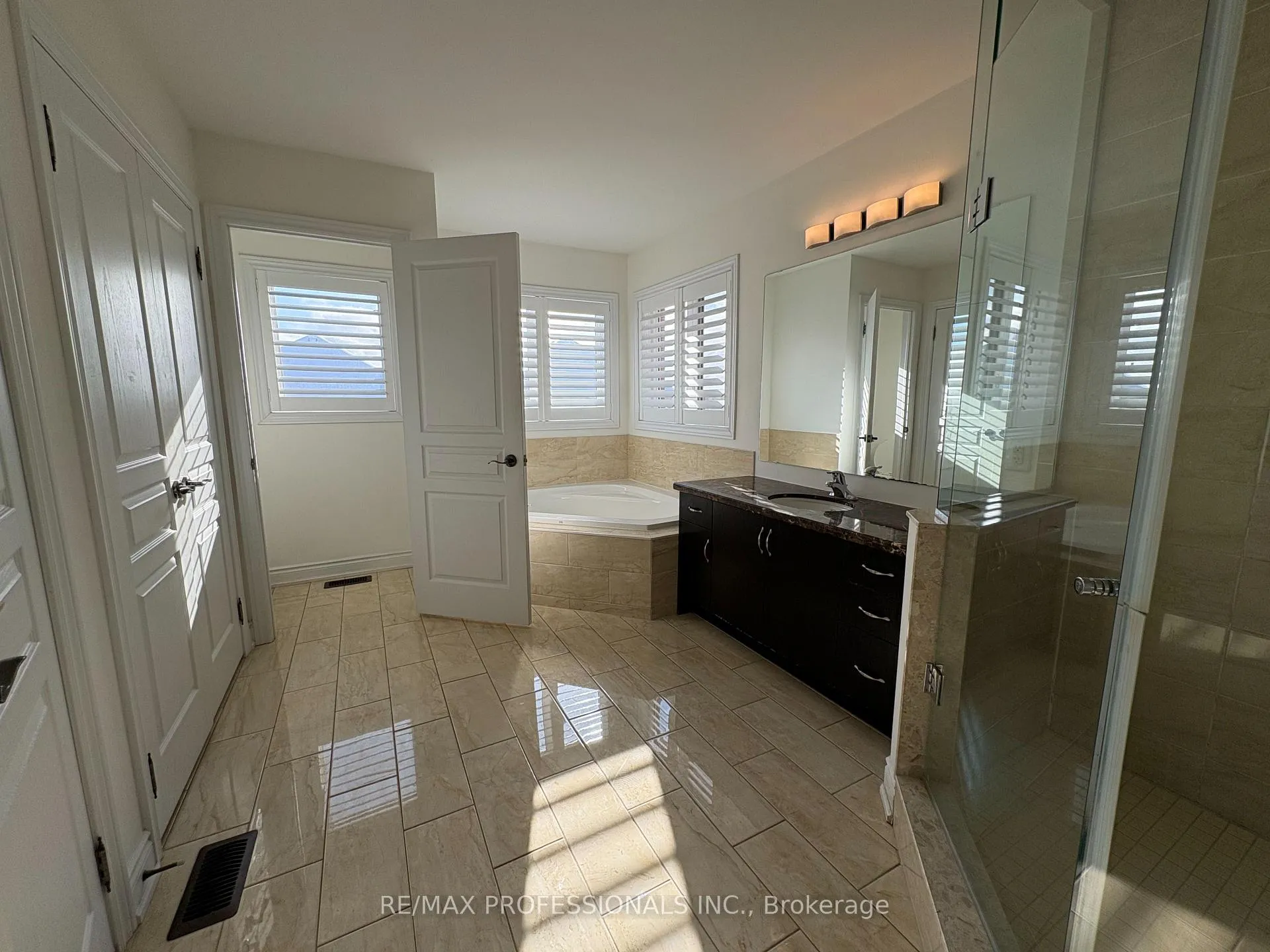 Photo 38 of 73 Barletta Drive, Vaughan, Patterson — HOMEH
