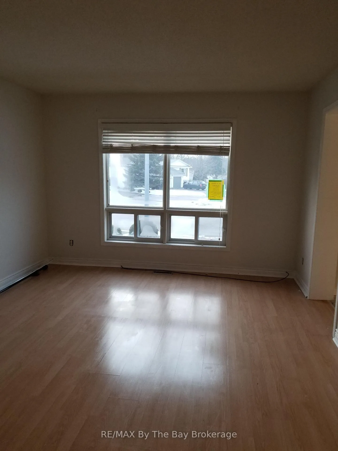 Photo 5 of 9 (Upper) Myrtle Lynn Place, Wasaga Beach — HOMEH