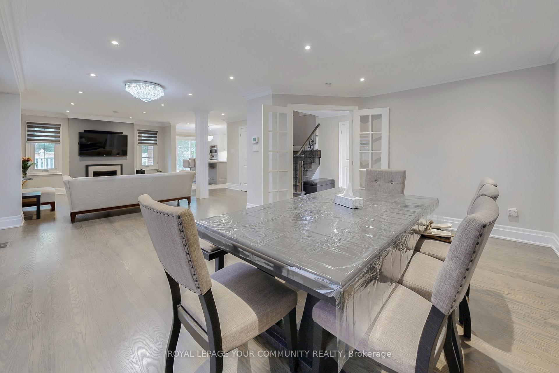 Photo 3 of 104 Pentland Crescent S, Vaughan, Maple — HOMEH