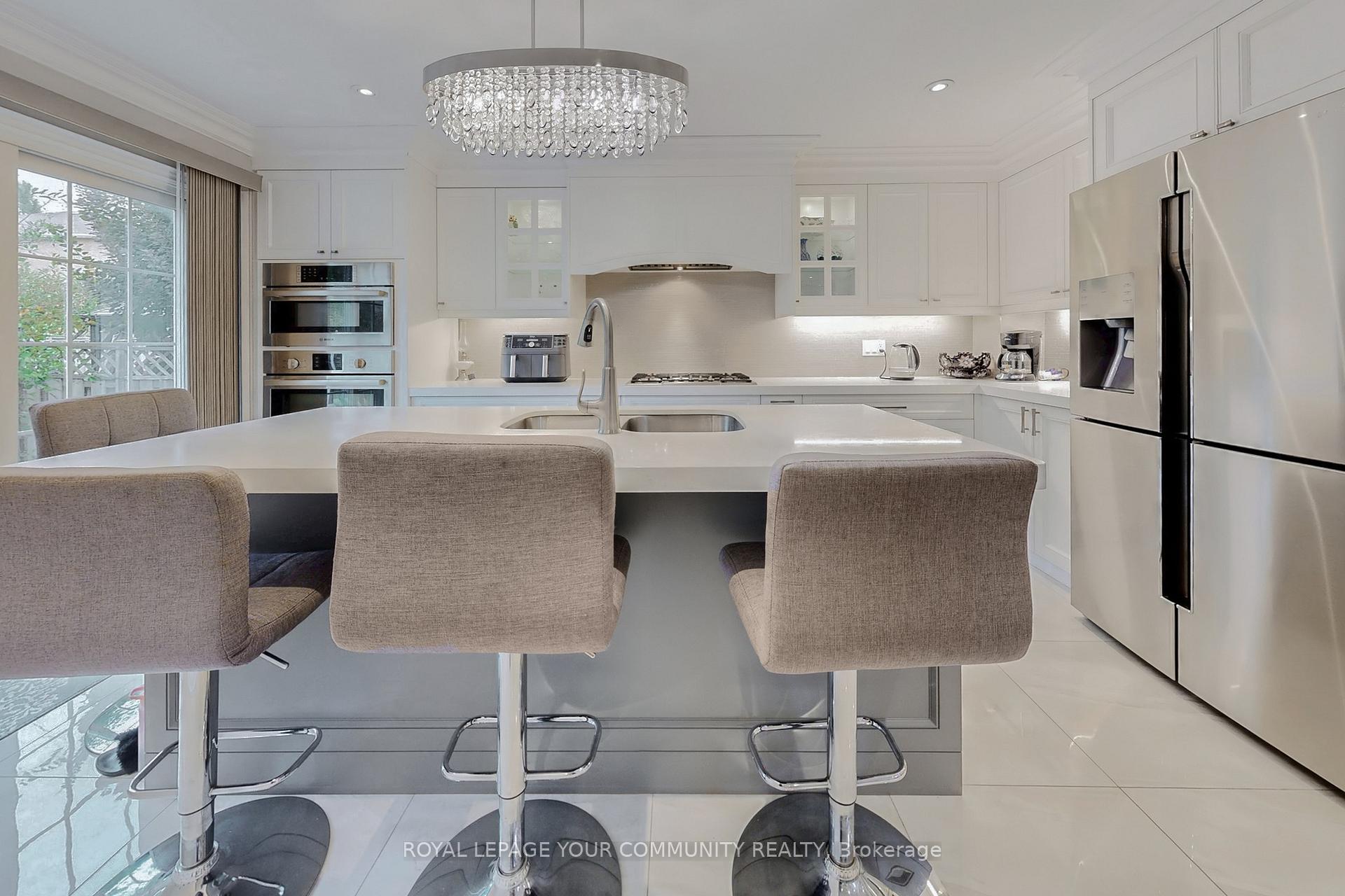 Photo 4 of 104 Pentland Crescent S, Vaughan, Maple — HOMEH