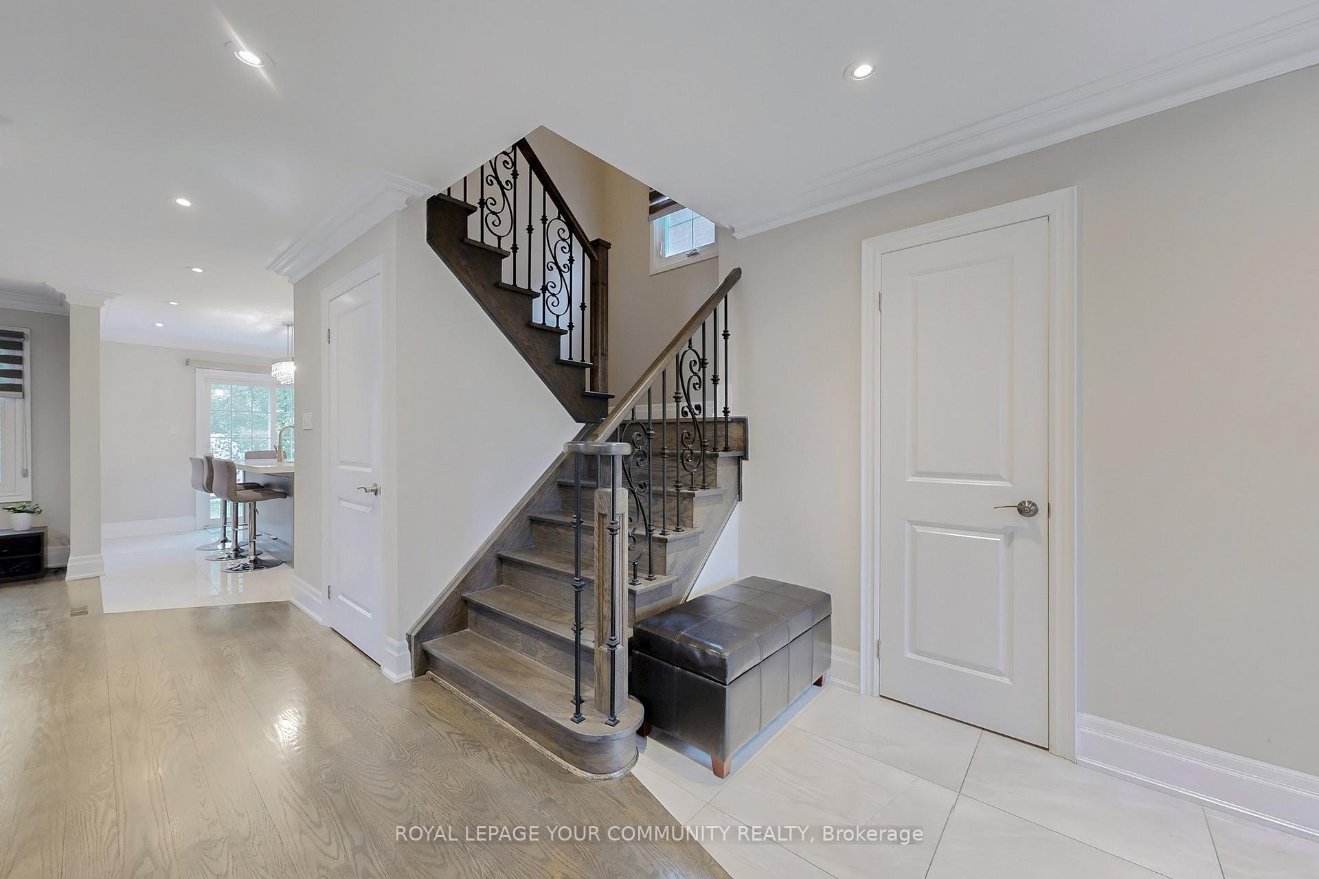 Photo 5 of 104 Pentland Crescent S, Vaughan, Maple — HOMEH