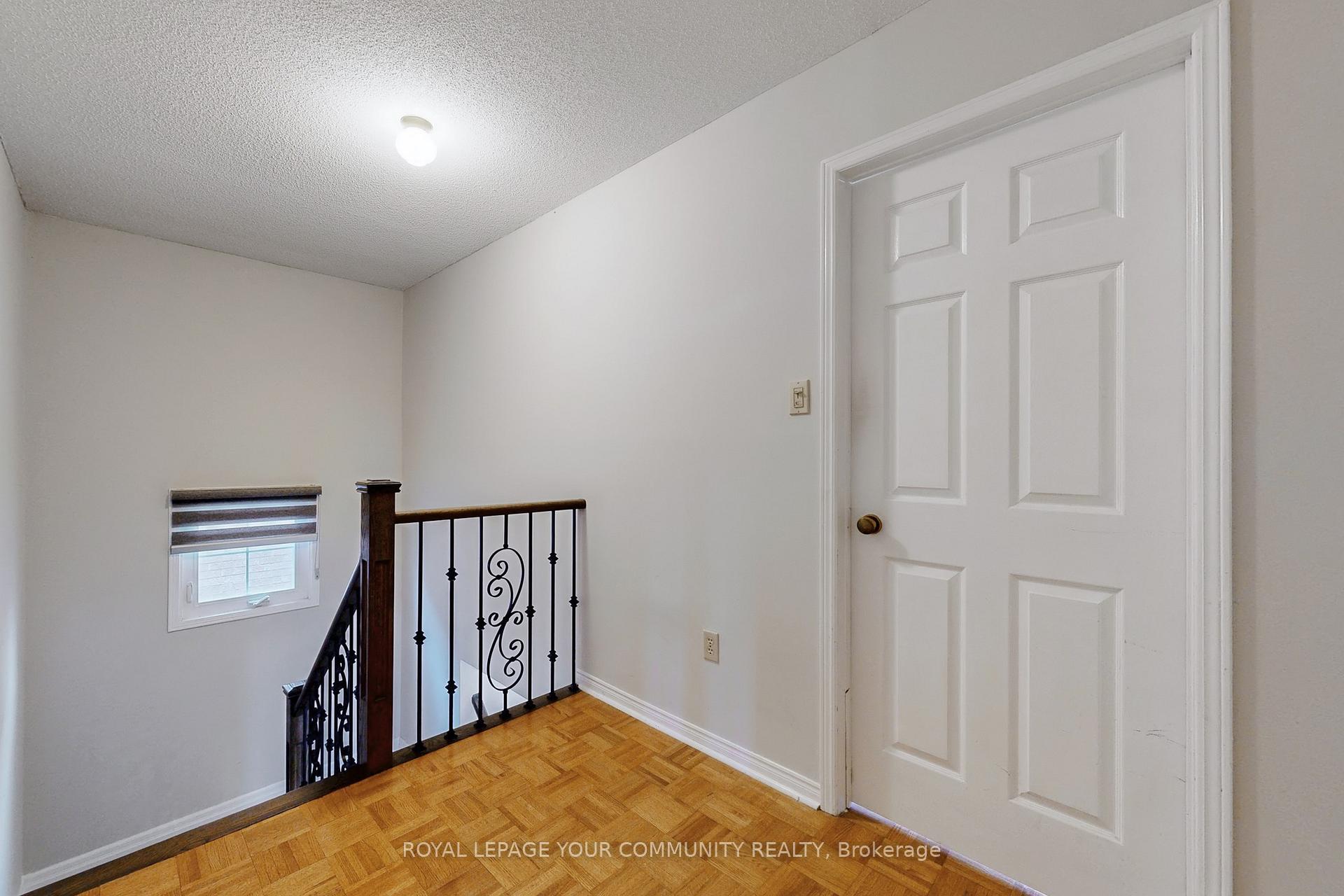 Photo 6 of 104 Pentland Crescent S, Vaughan, Maple — HOMEH