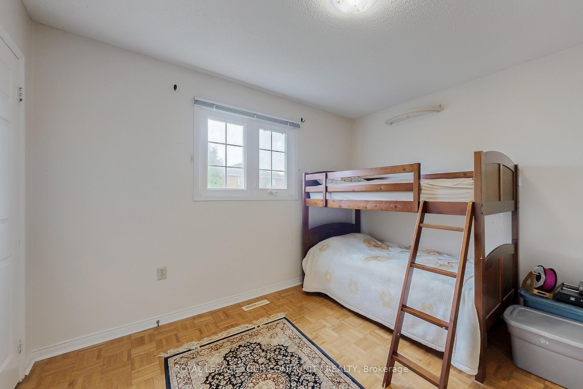 Photo 7 of 104 Pentland Crescent S, Vaughan, Maple — HOMEH