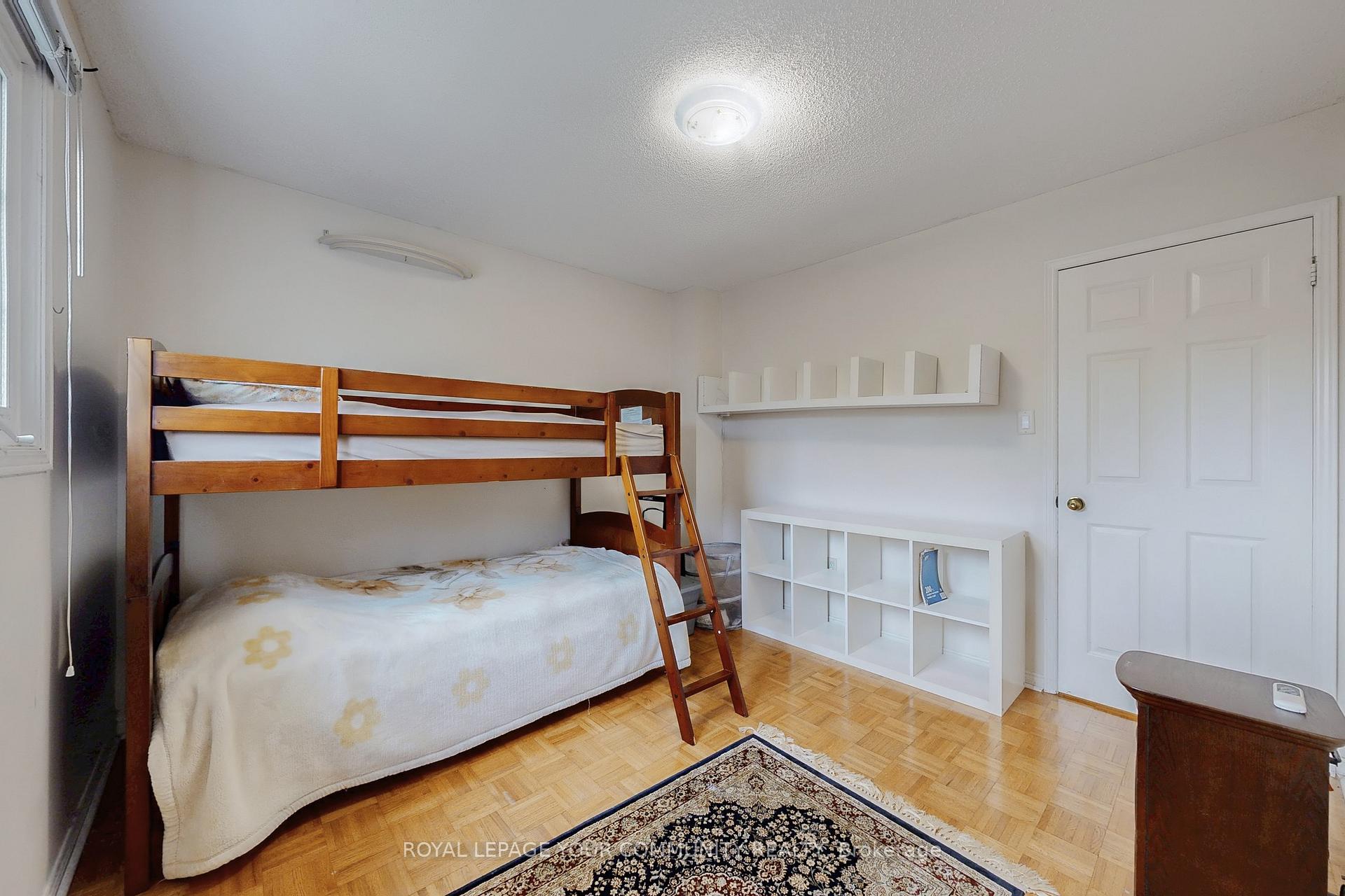 Photo 9 of 104 Pentland Crescent S, Vaughan, Maple — HOMEH