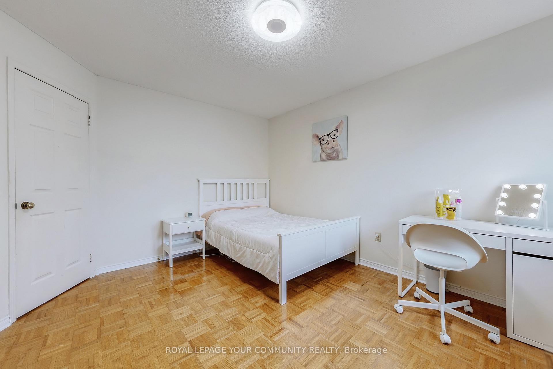 Photo 10 of 104 Pentland Crescent S, Vaughan, Maple — HOMEH
