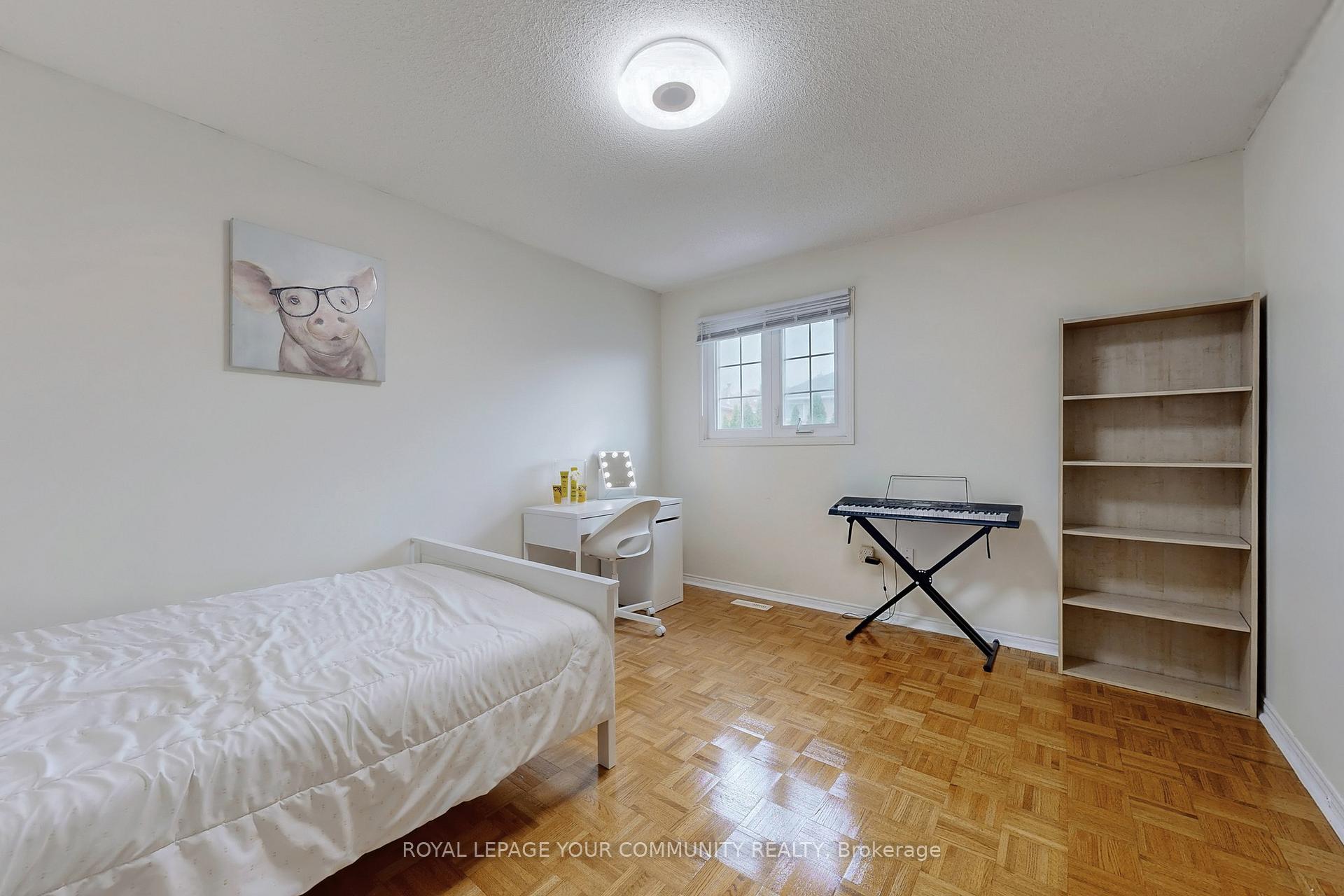 Photo 11 of 104 Pentland Crescent S, Vaughan, Maple — HOMEH