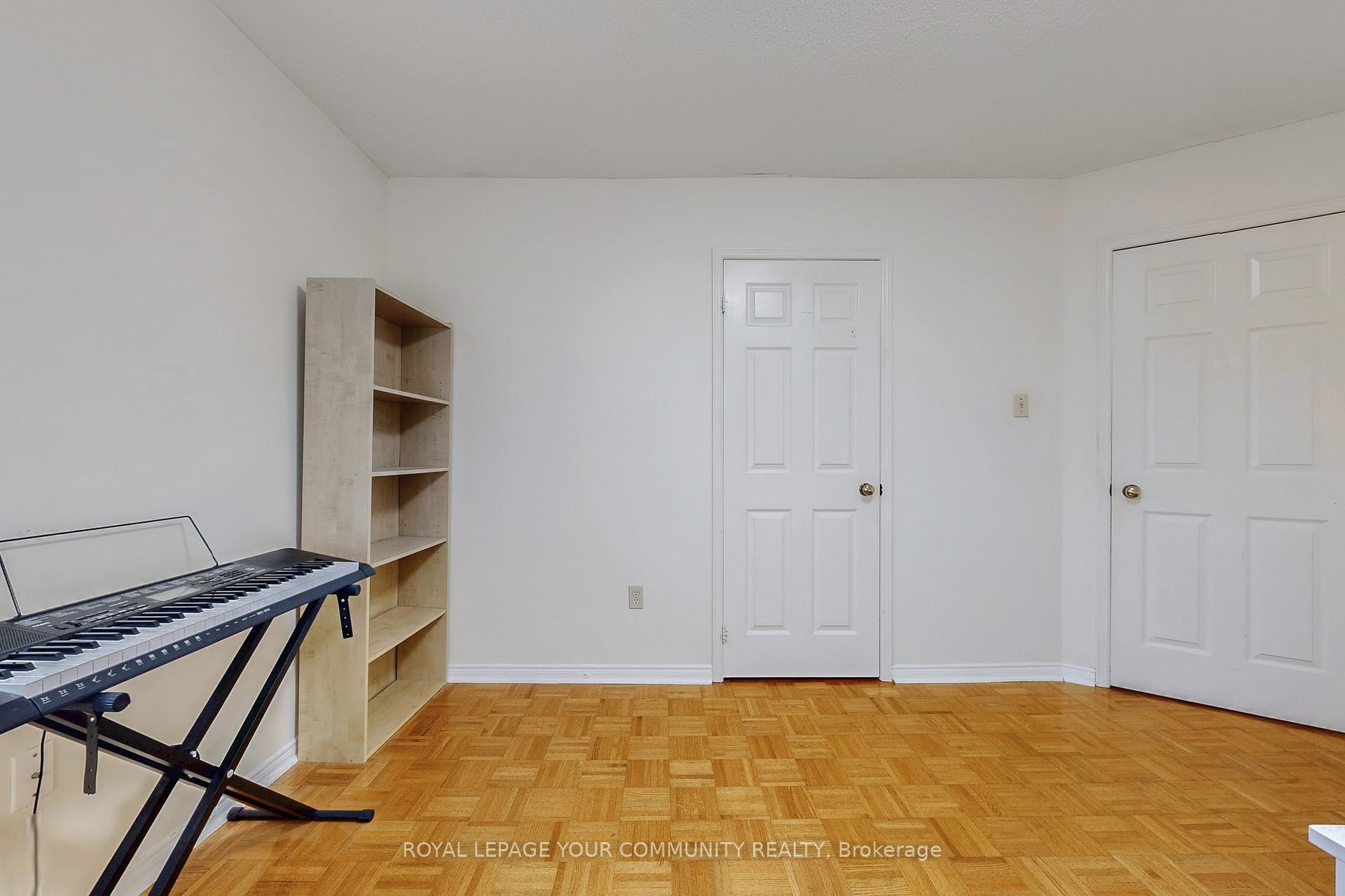 Photo 12 of 104 Pentland Crescent S, Vaughan, Maple — HOMEH