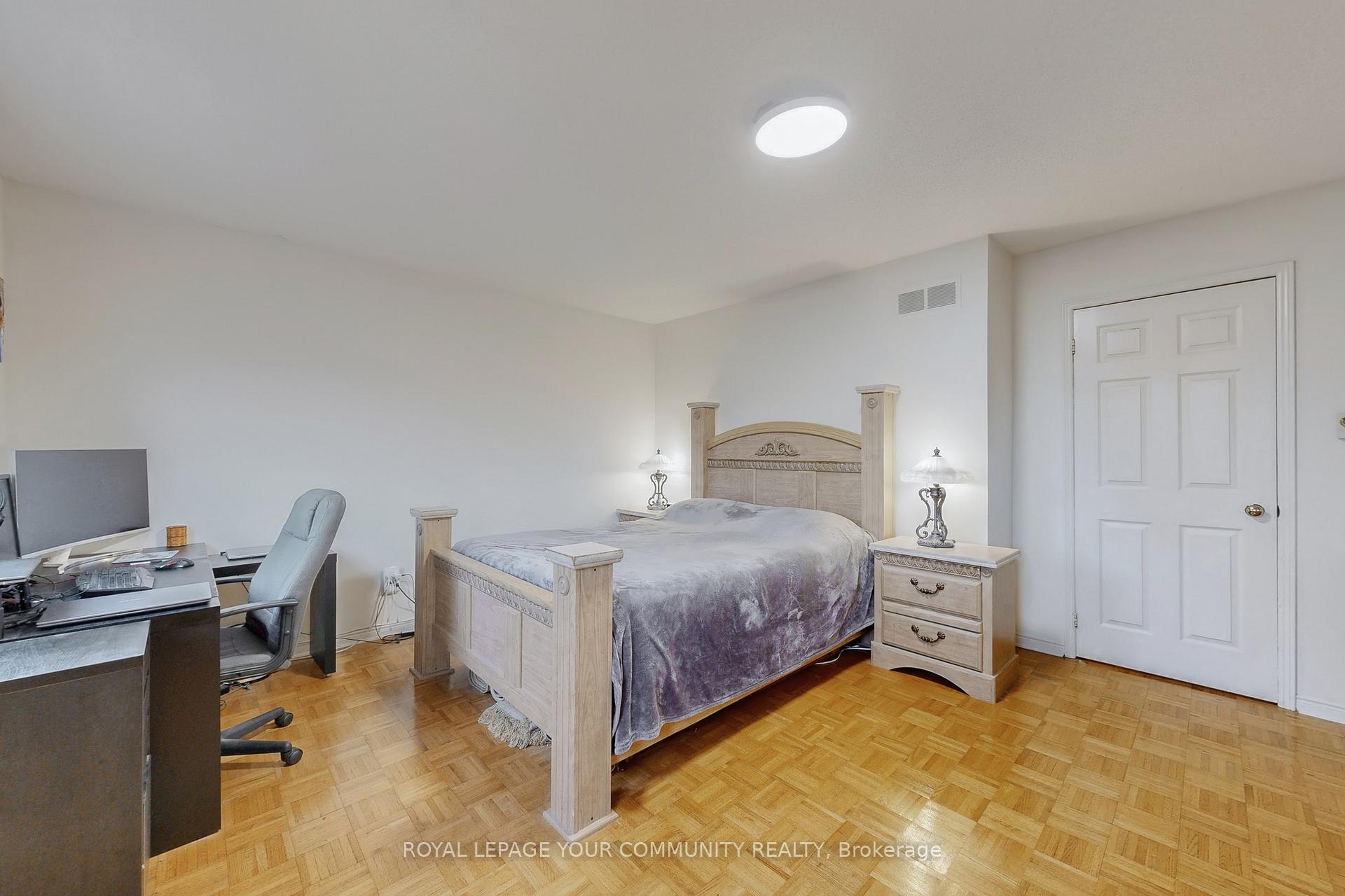 Photo 14 of 104 Pentland Crescent S, Vaughan, Maple — HOMEH