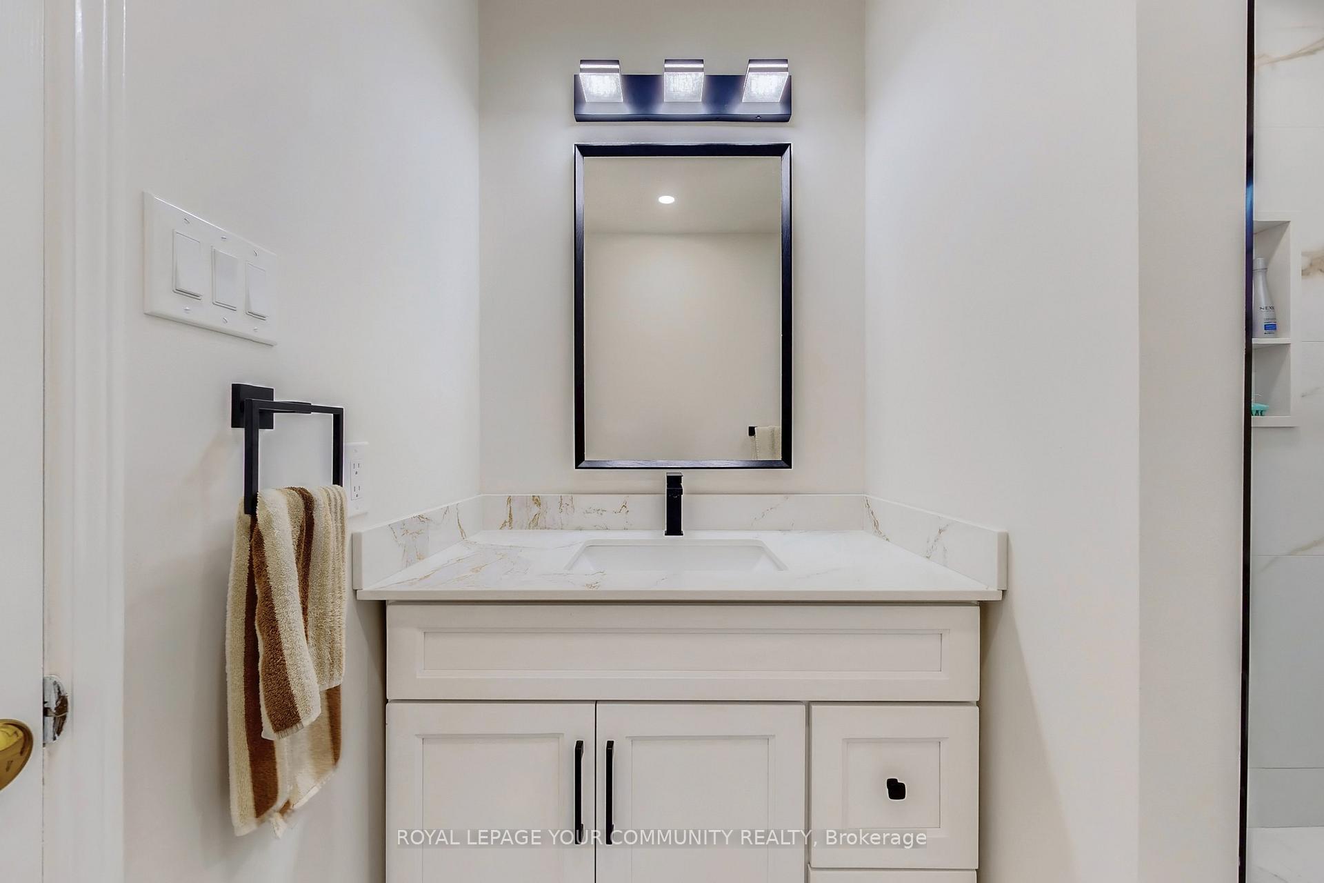 Photo 16 of 104 Pentland Crescent S, Vaughan, Maple — HOMEH