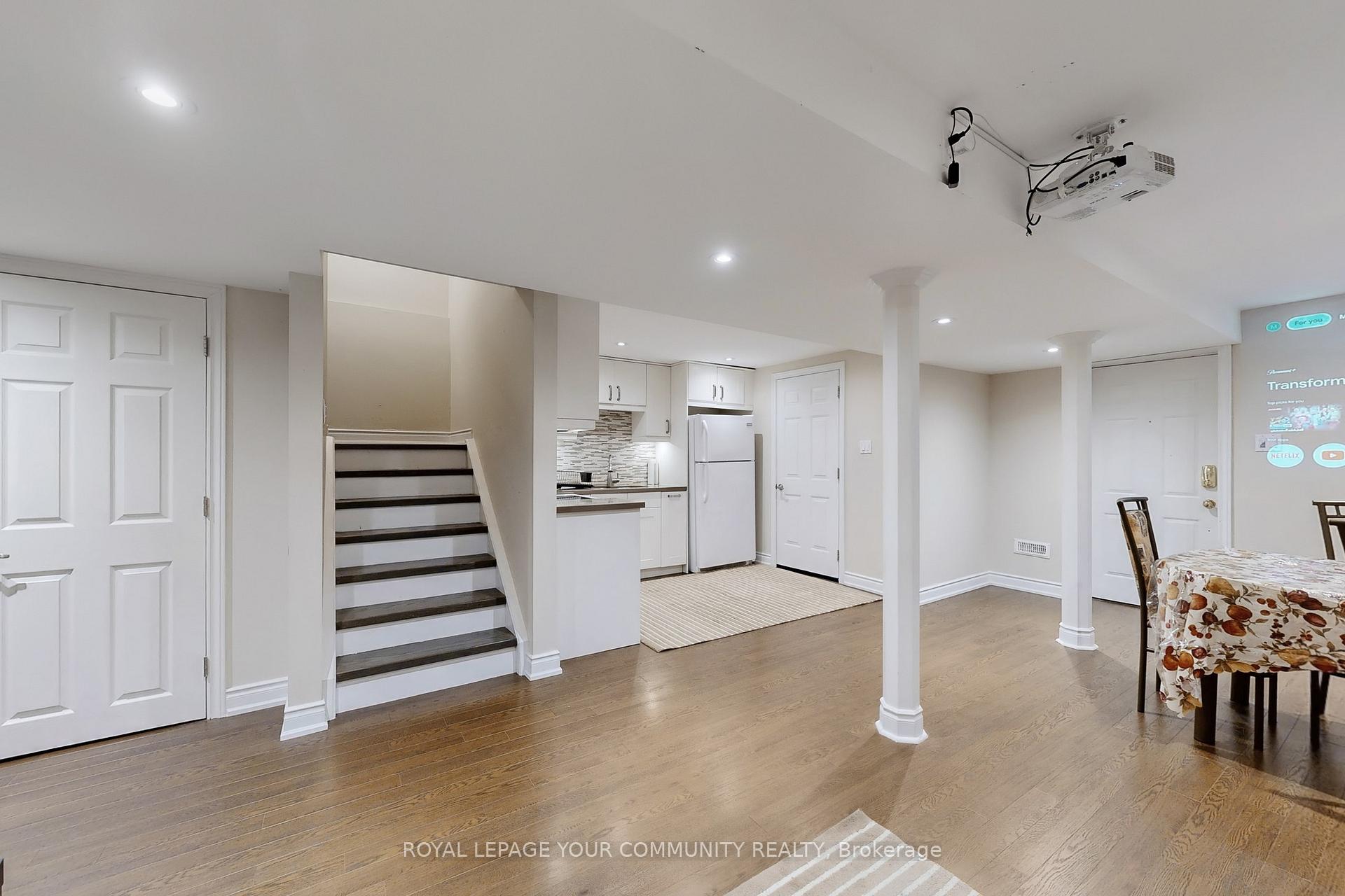 Photo 18 of 104 Pentland Crescent S, Vaughan, Maple — HOMEH
