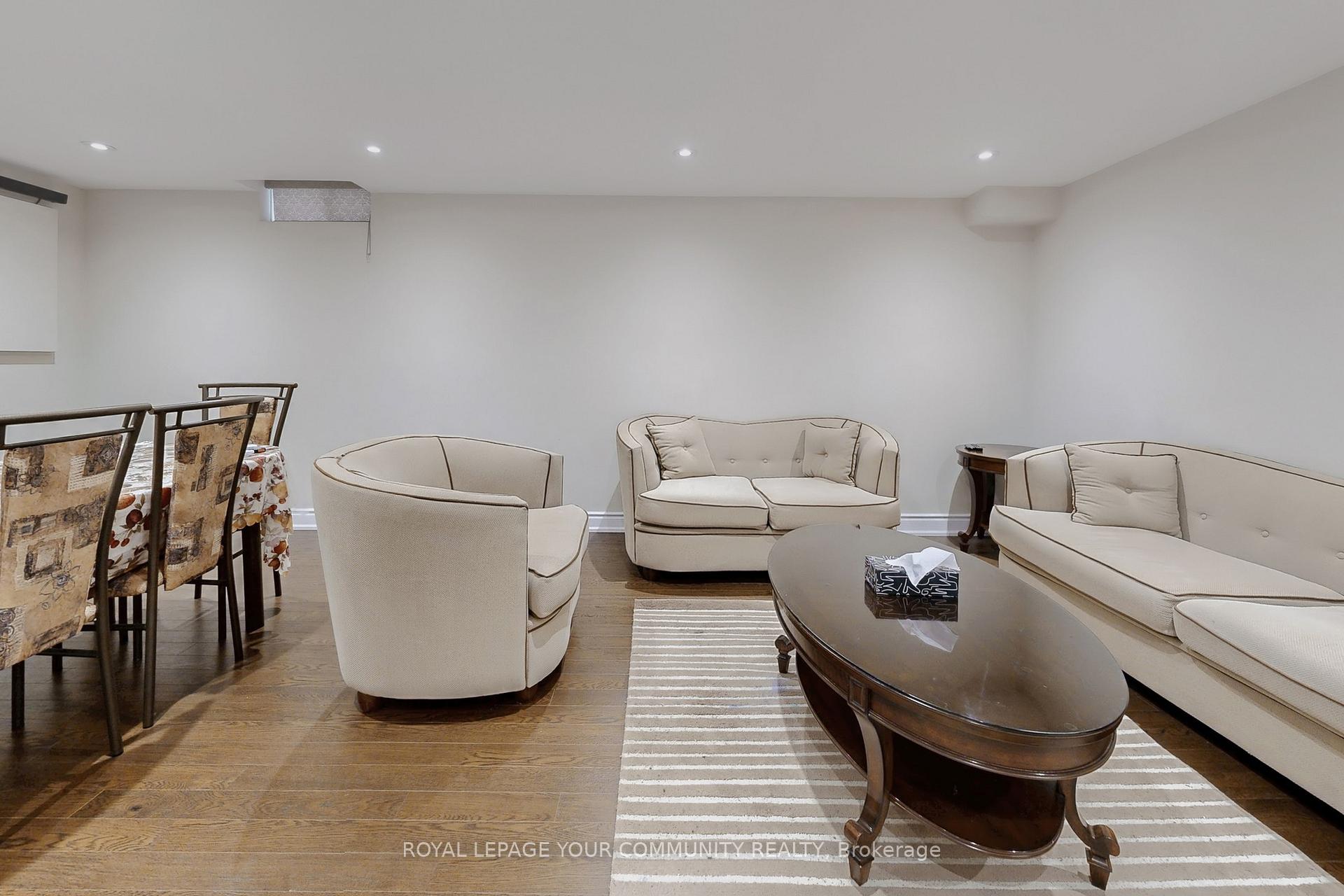 Photo 19 of 104 Pentland Crescent S, Vaughan, Maple — HOMEH