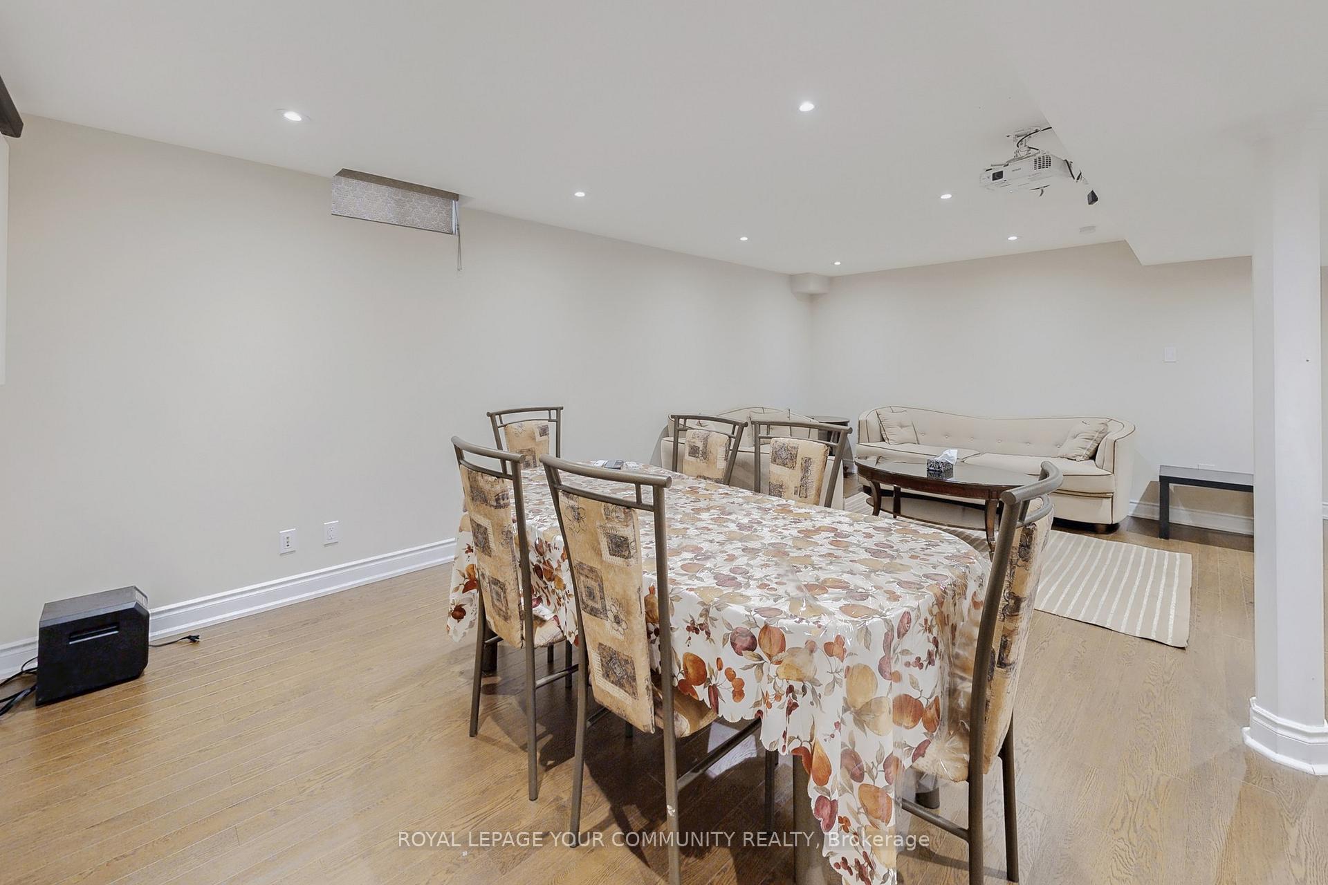 Photo 23 of 104 Pentland Crescent S, Vaughan, Maple — HOMEH