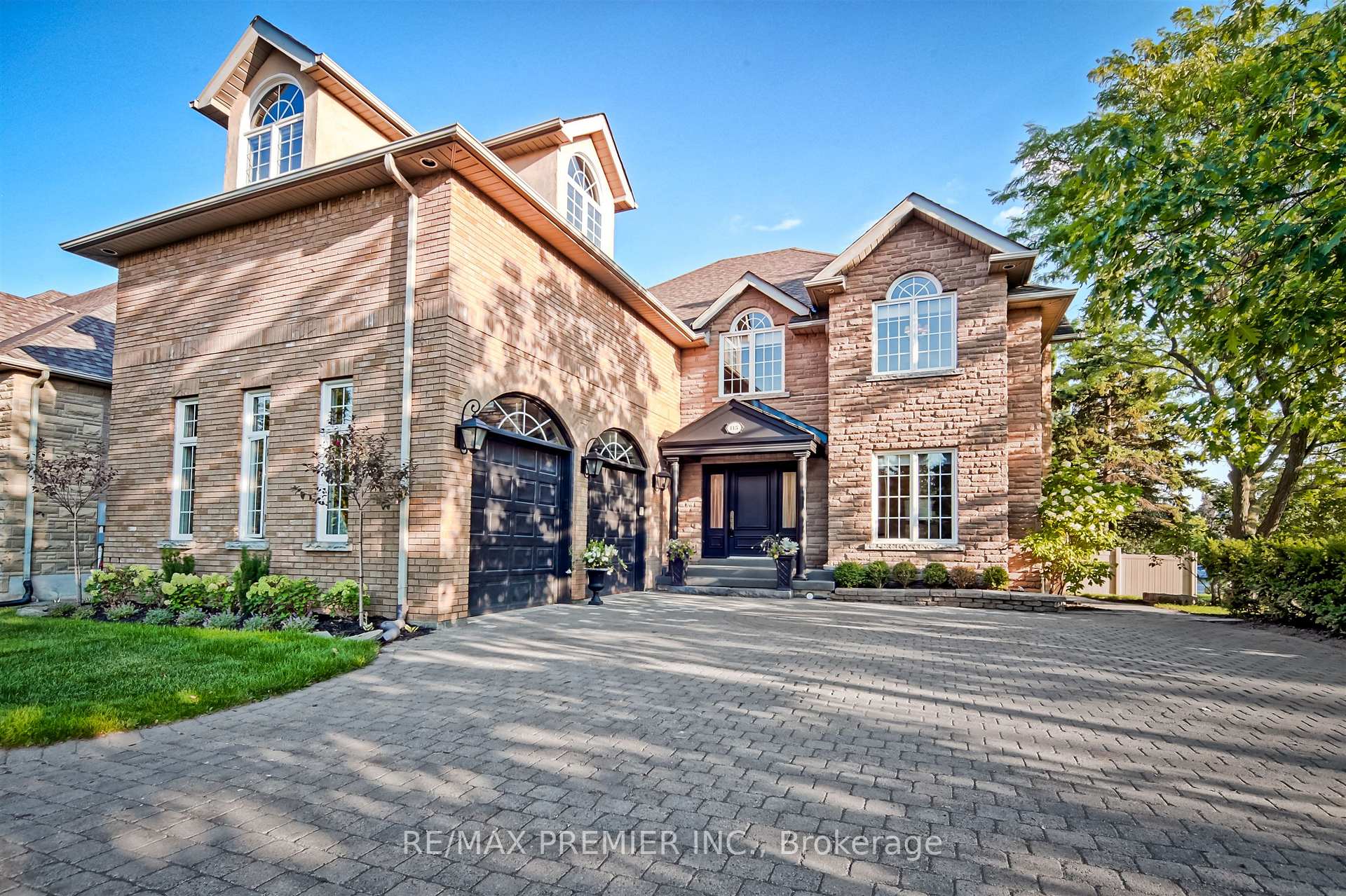 Photo 2 of 115 Southlawn Drive, Vaughan, Islington Woods — HOMEH