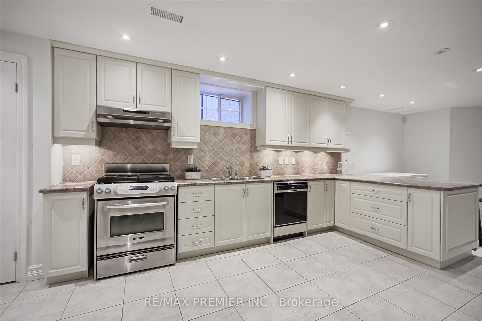 Photo 36 of 115 Southlawn Drive, Vaughan, Islington Woods — HOMEH