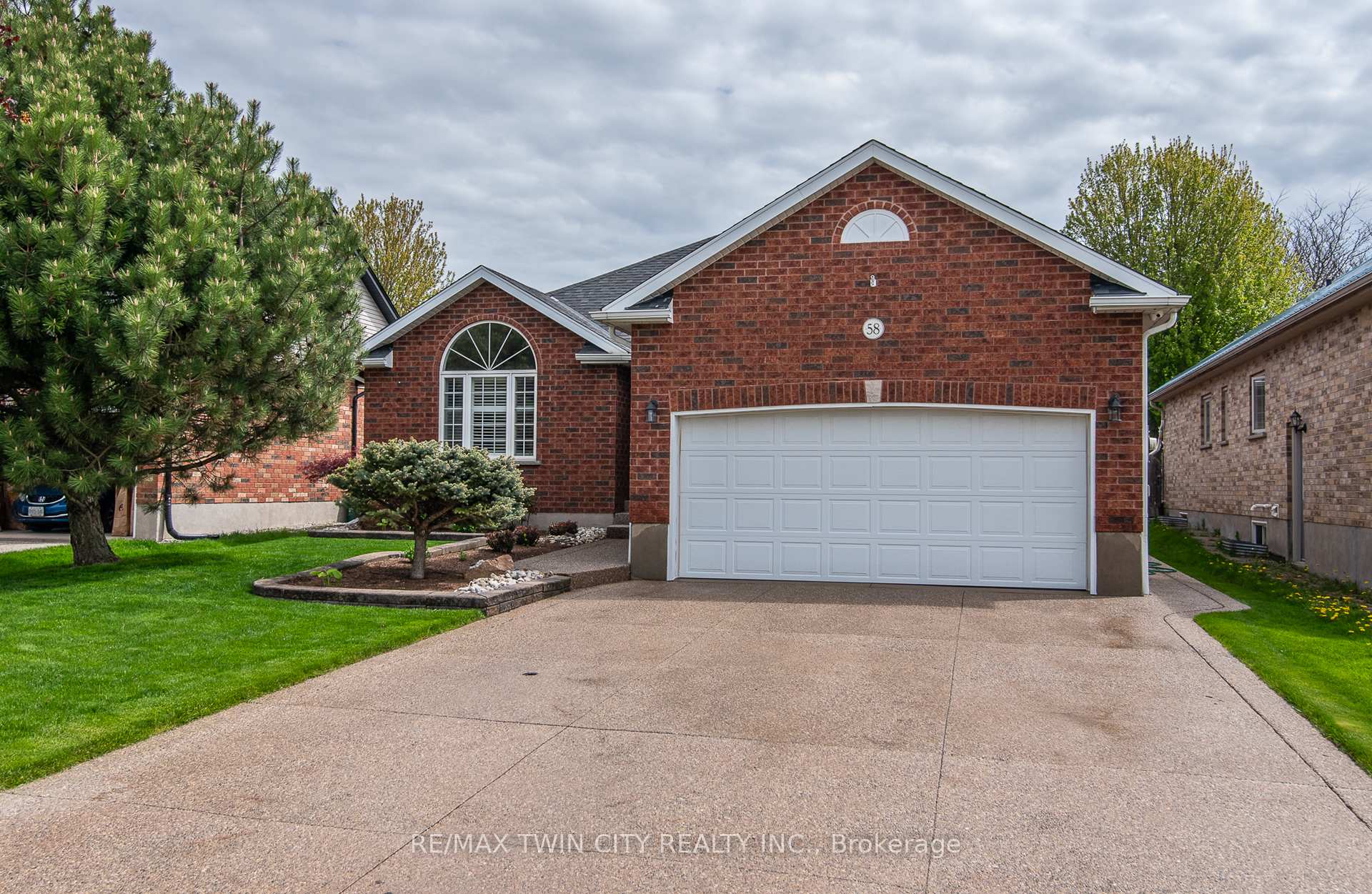 Photo 2 of 58 Zinkann Crescent, Wellesley — HOMEH