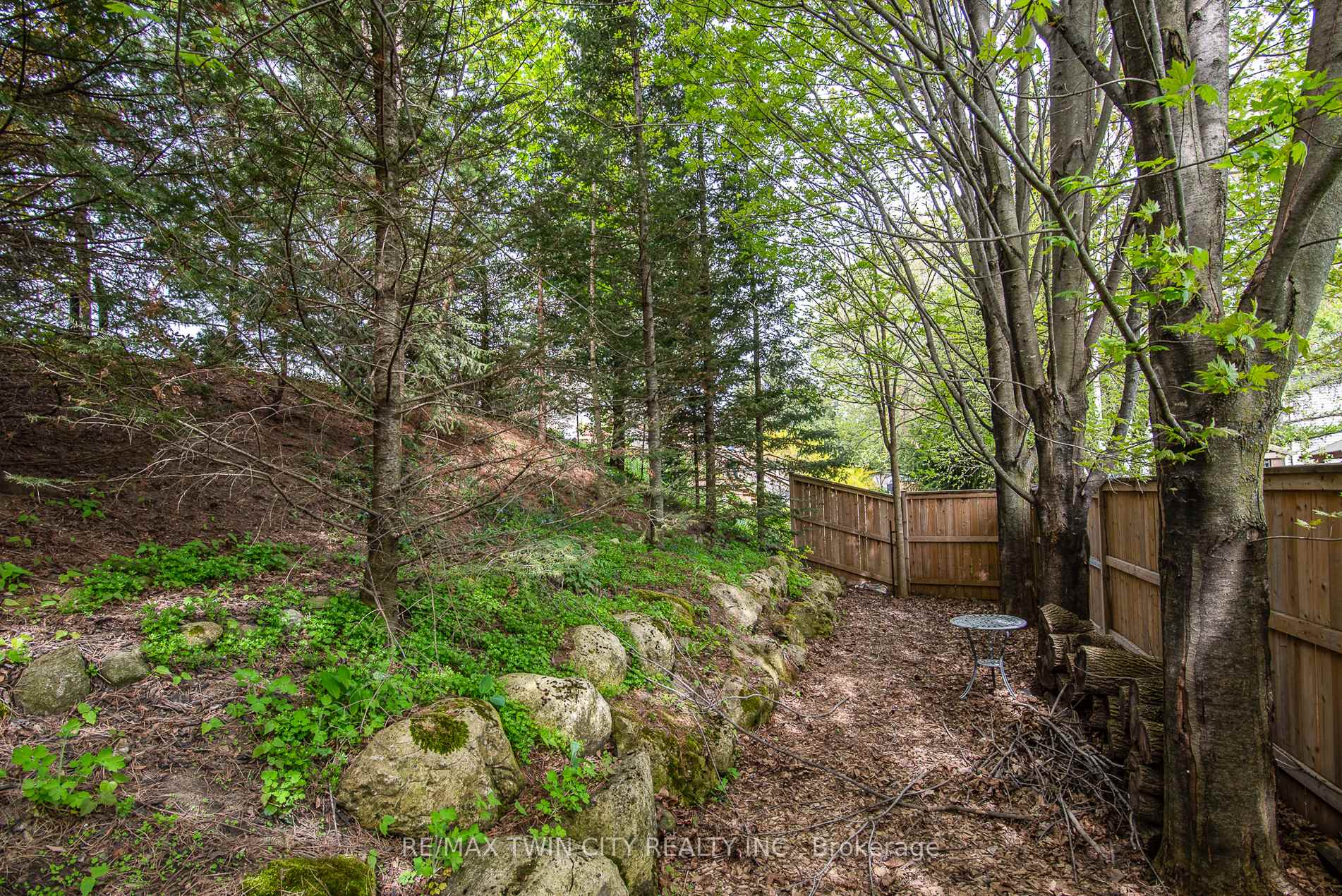 Photo 10 of 58 Zinkann Crescent, Wellesley — HOMEH