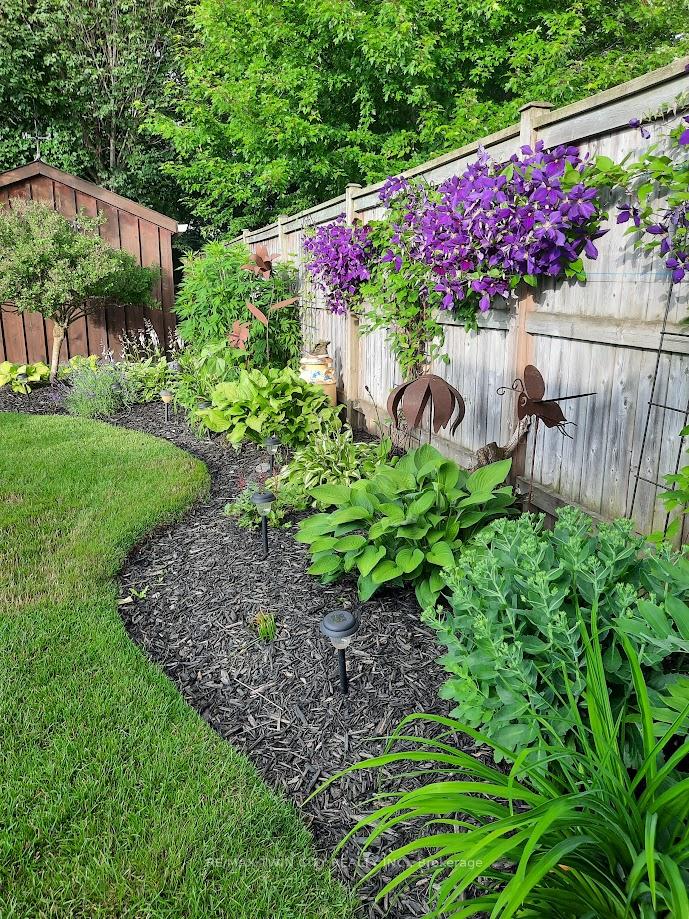 Photo 17 of 58 Zinkann Crescent, Wellesley — HOMEH