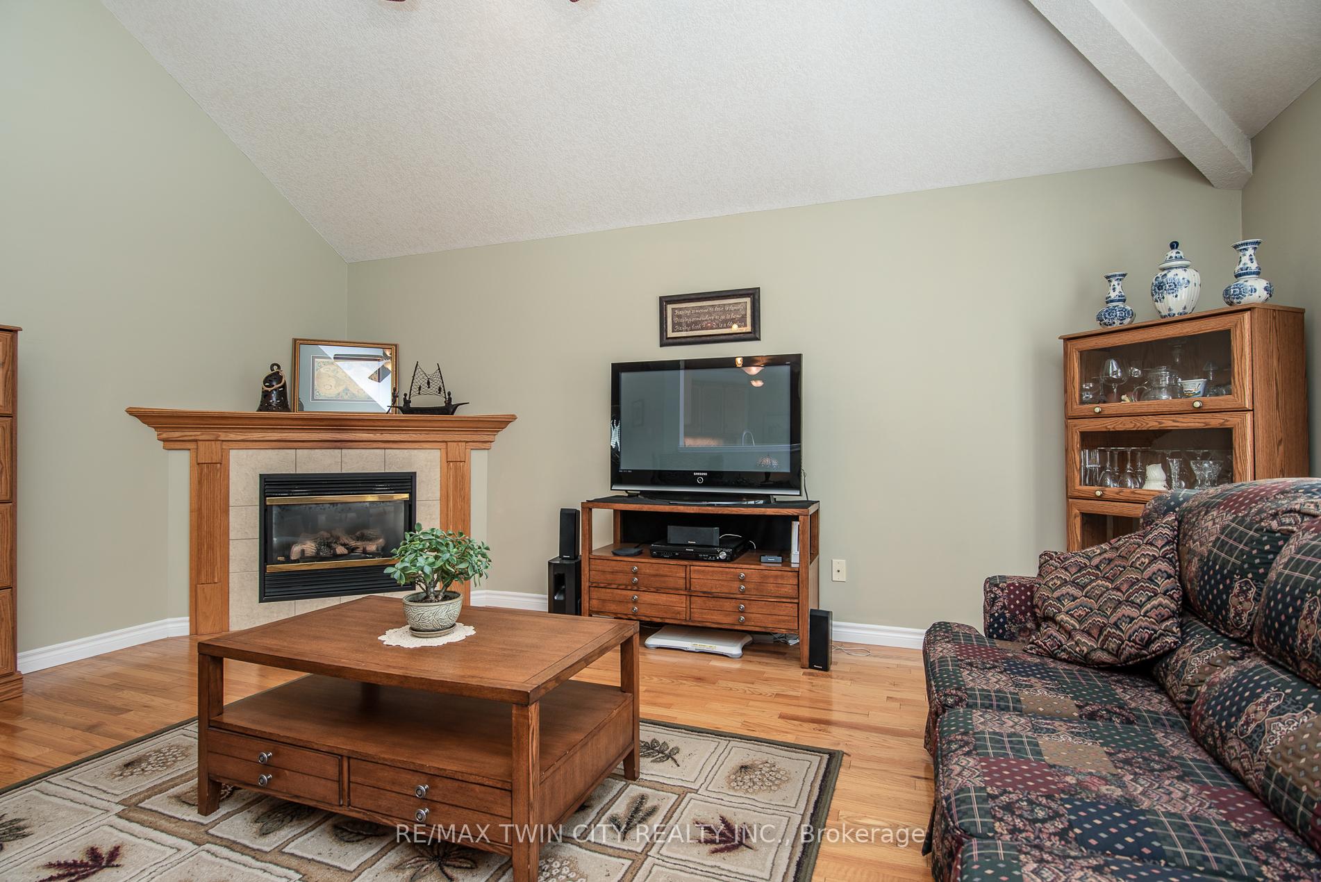 Photo 22 of 58 Zinkann Crescent, Wellesley — HOMEH