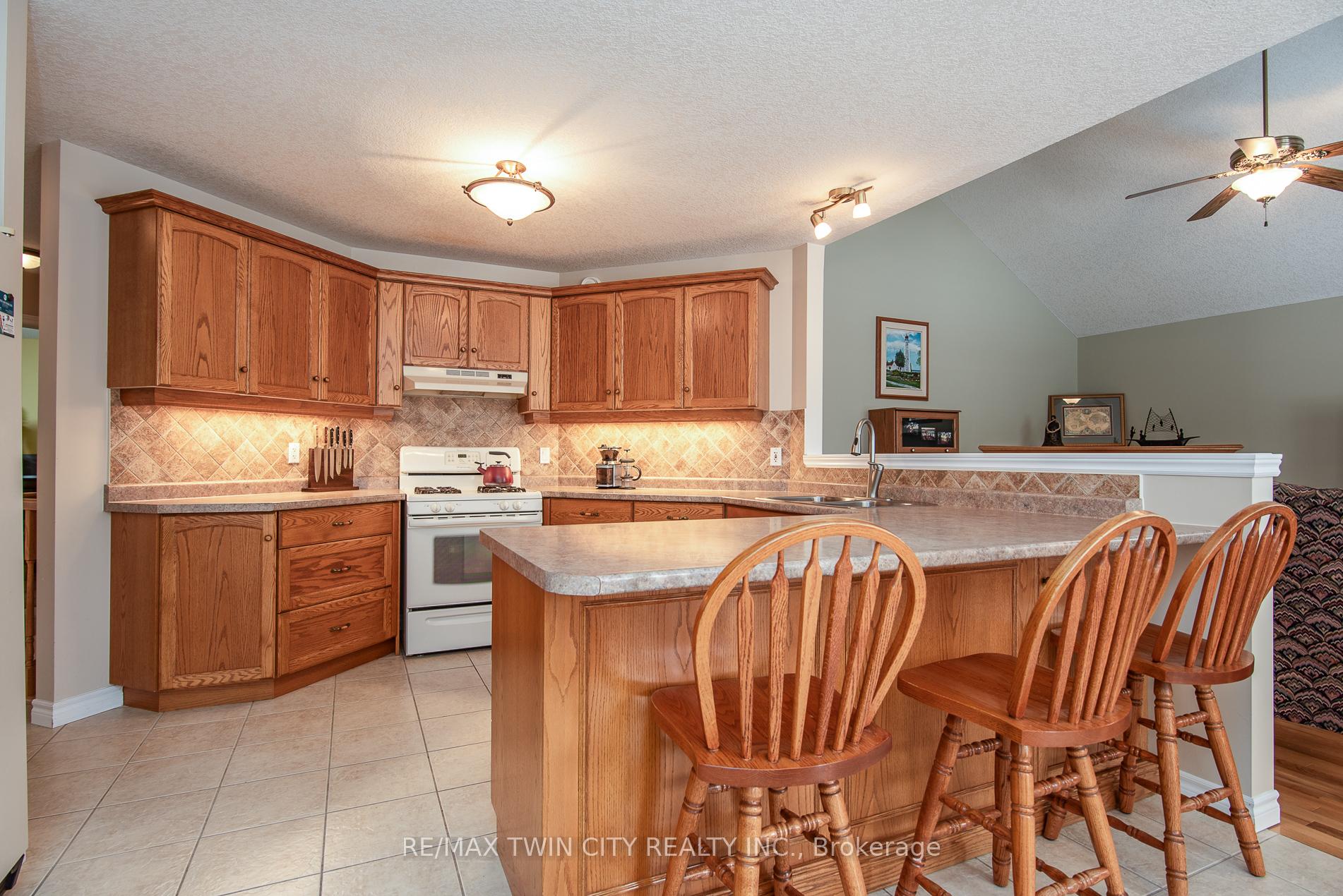 Photo 26 of 58 Zinkann Crescent, Wellesley — HOMEH