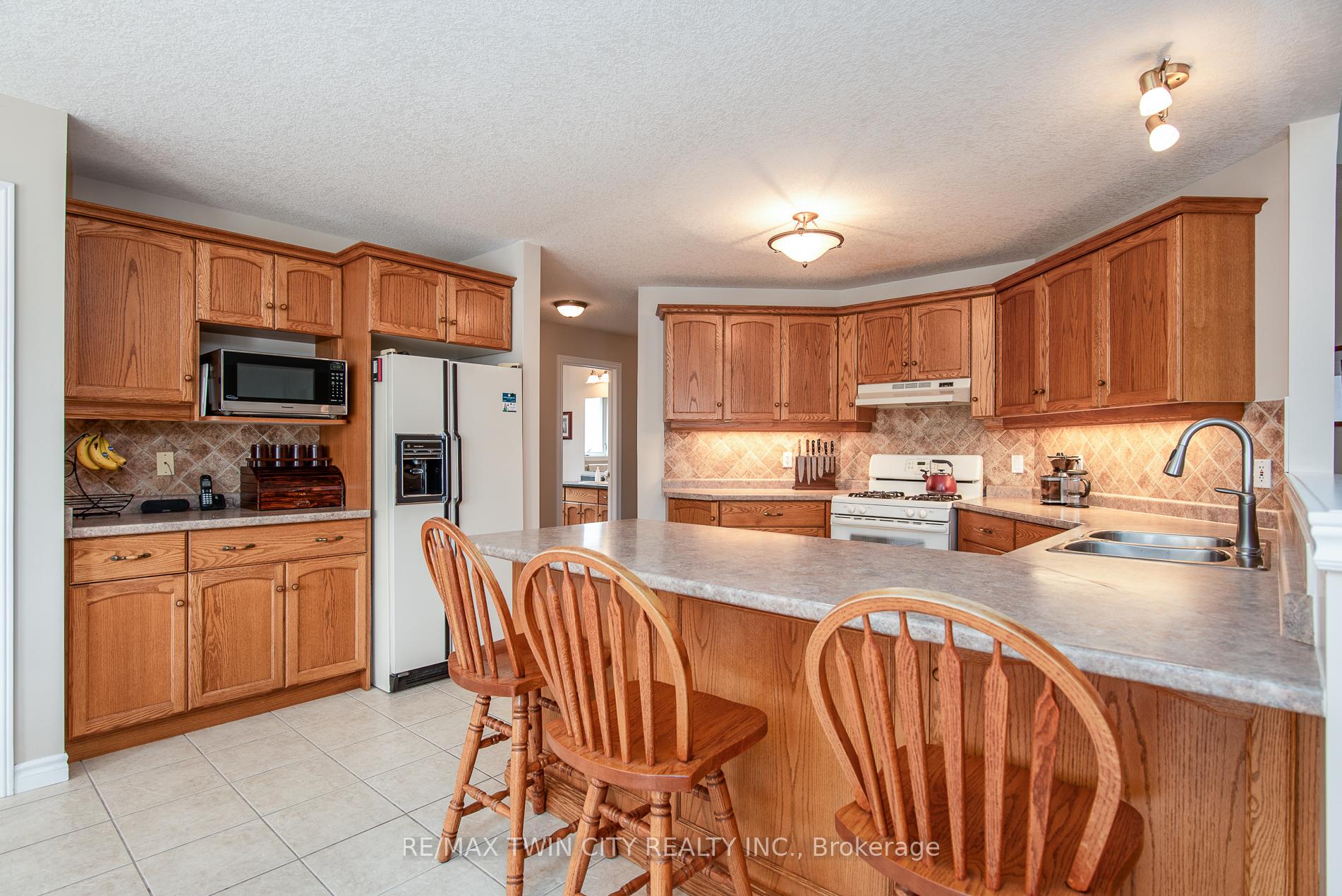 Photo 27 of 58 Zinkann Crescent, Wellesley — HOMEH