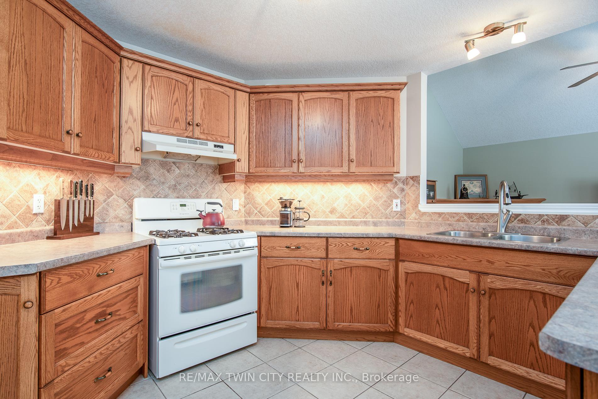 Photo 28 of 58 Zinkann Crescent, Wellesley — HOMEH