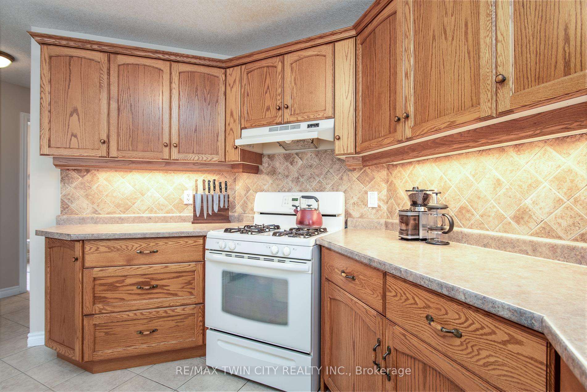 Photo 30 of 58 Zinkann Crescent, Wellesley — HOMEH