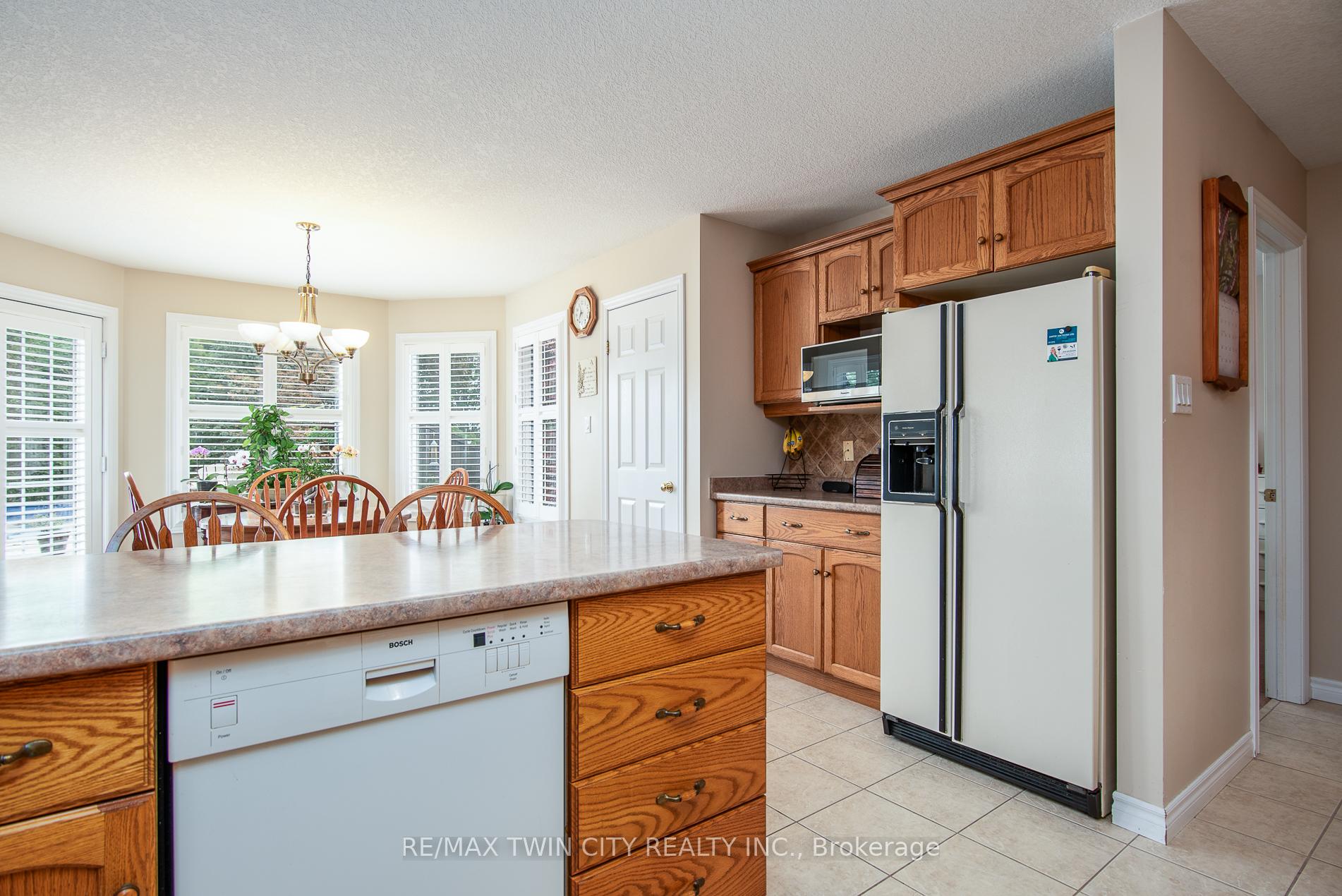 Photo 31 of 58 Zinkann Crescent, Wellesley — HOMEH