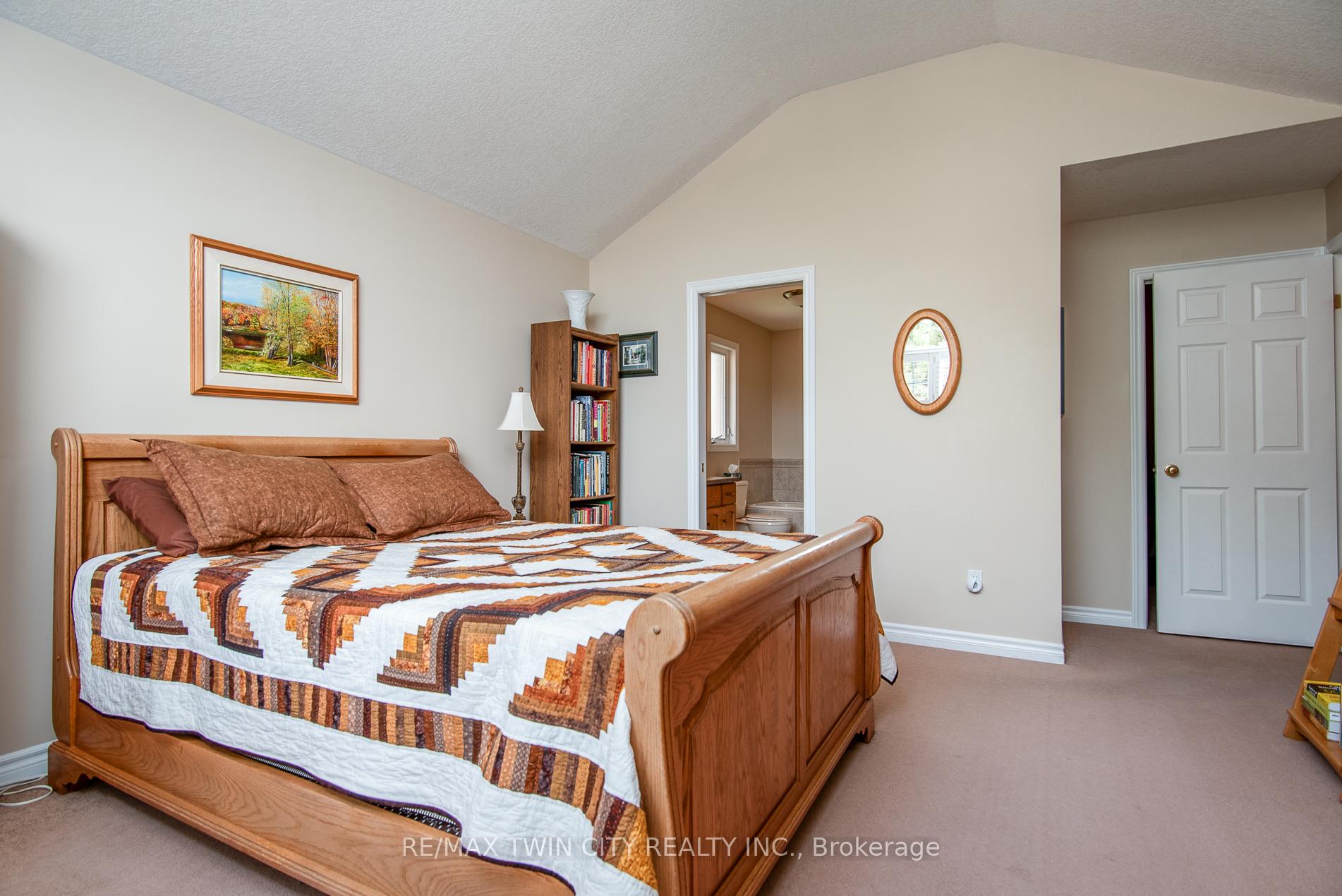 Photo 33 of 58 Zinkann Crescent, Wellesley — HOMEH