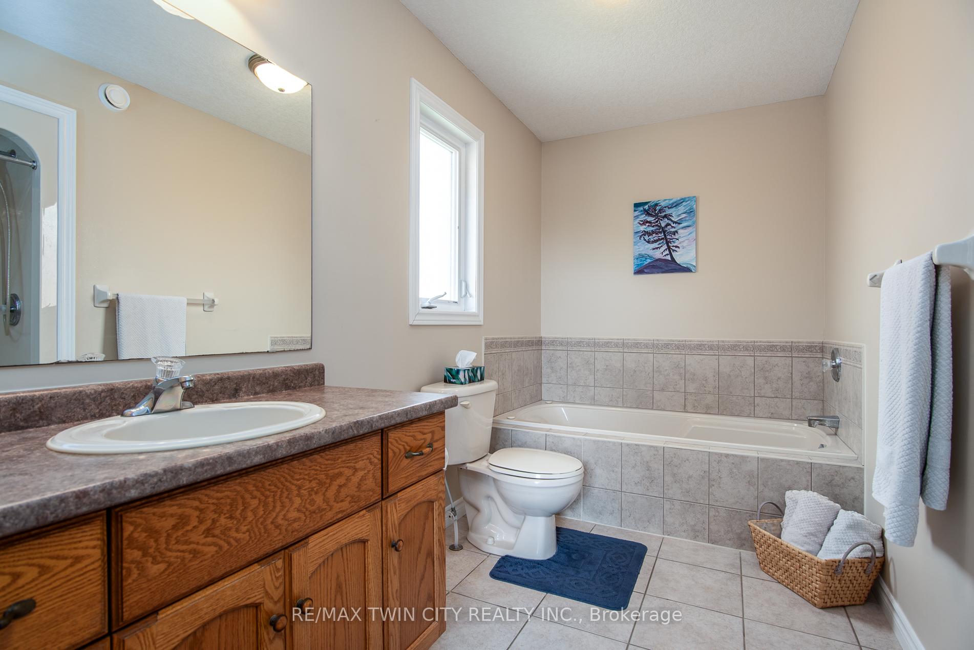 Photo 34 of 58 Zinkann Crescent, Wellesley — HOMEH