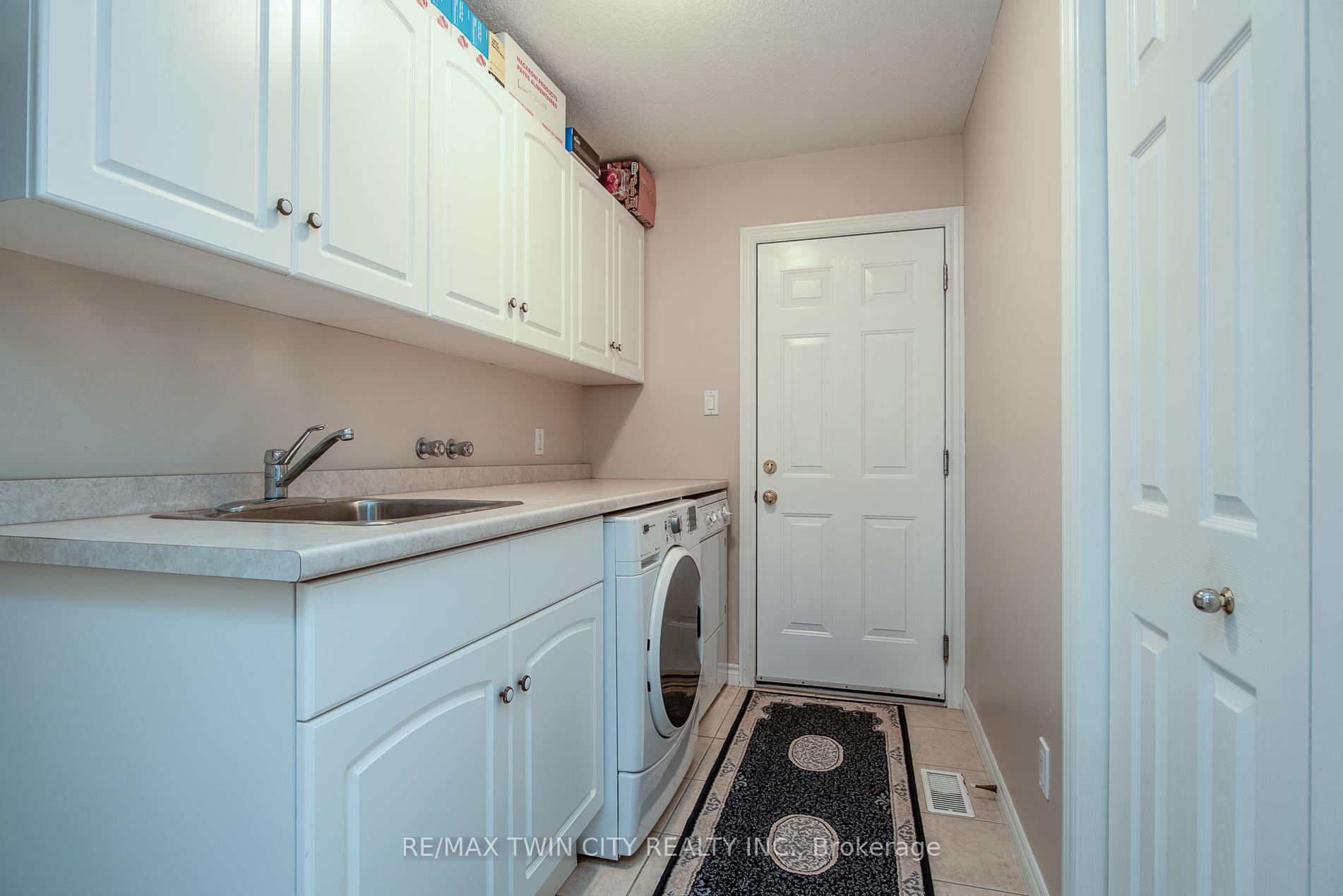 Photo 36 of 58 Zinkann Crescent, Wellesley — HOMEH