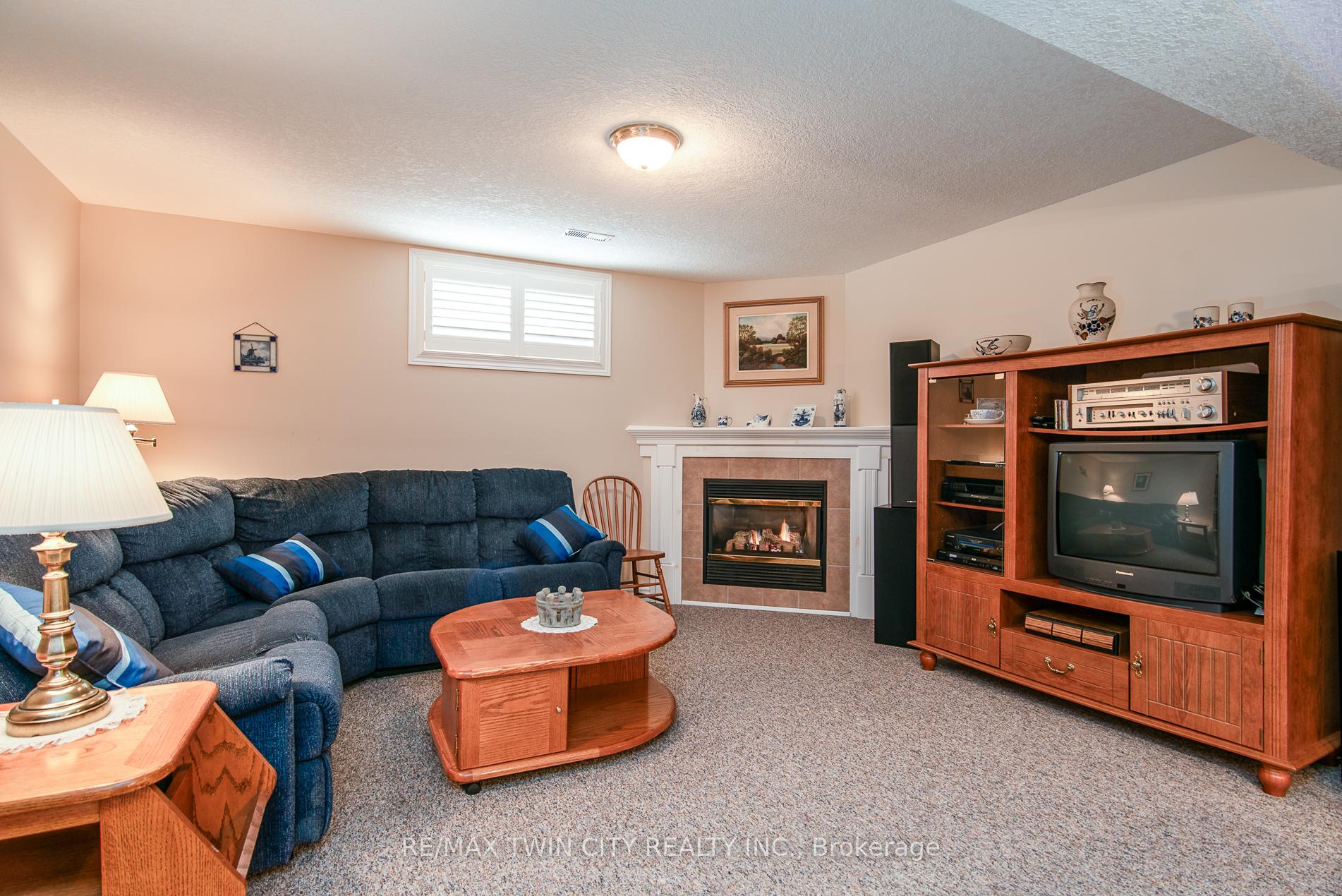Photo 45 of 58 Zinkann Crescent, Wellesley — HOMEH