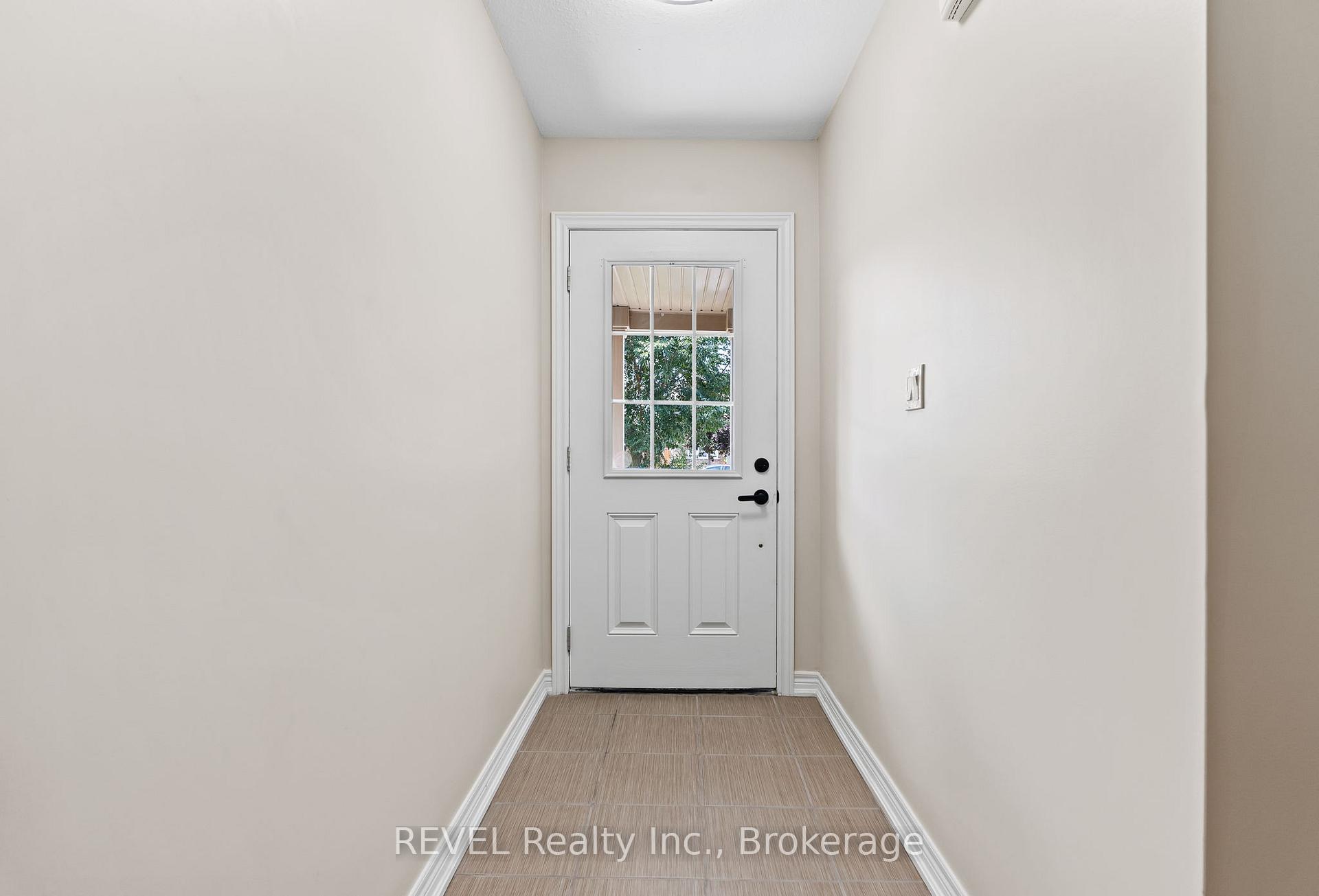 Photo 5 of 124 Roselawn Crescent, Welland, Coyle Creek — HOMEH